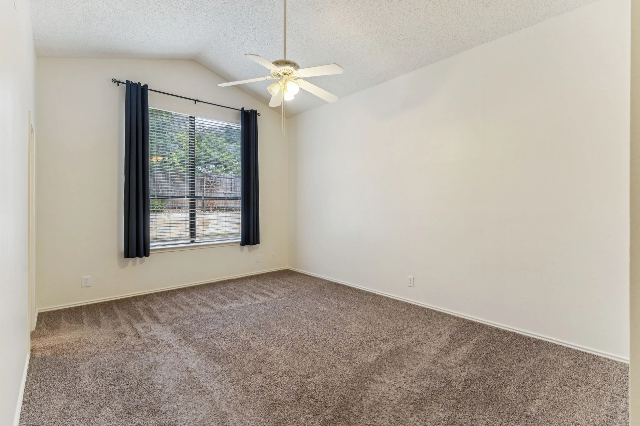7009 Jefferson Ridge - 030.jpg