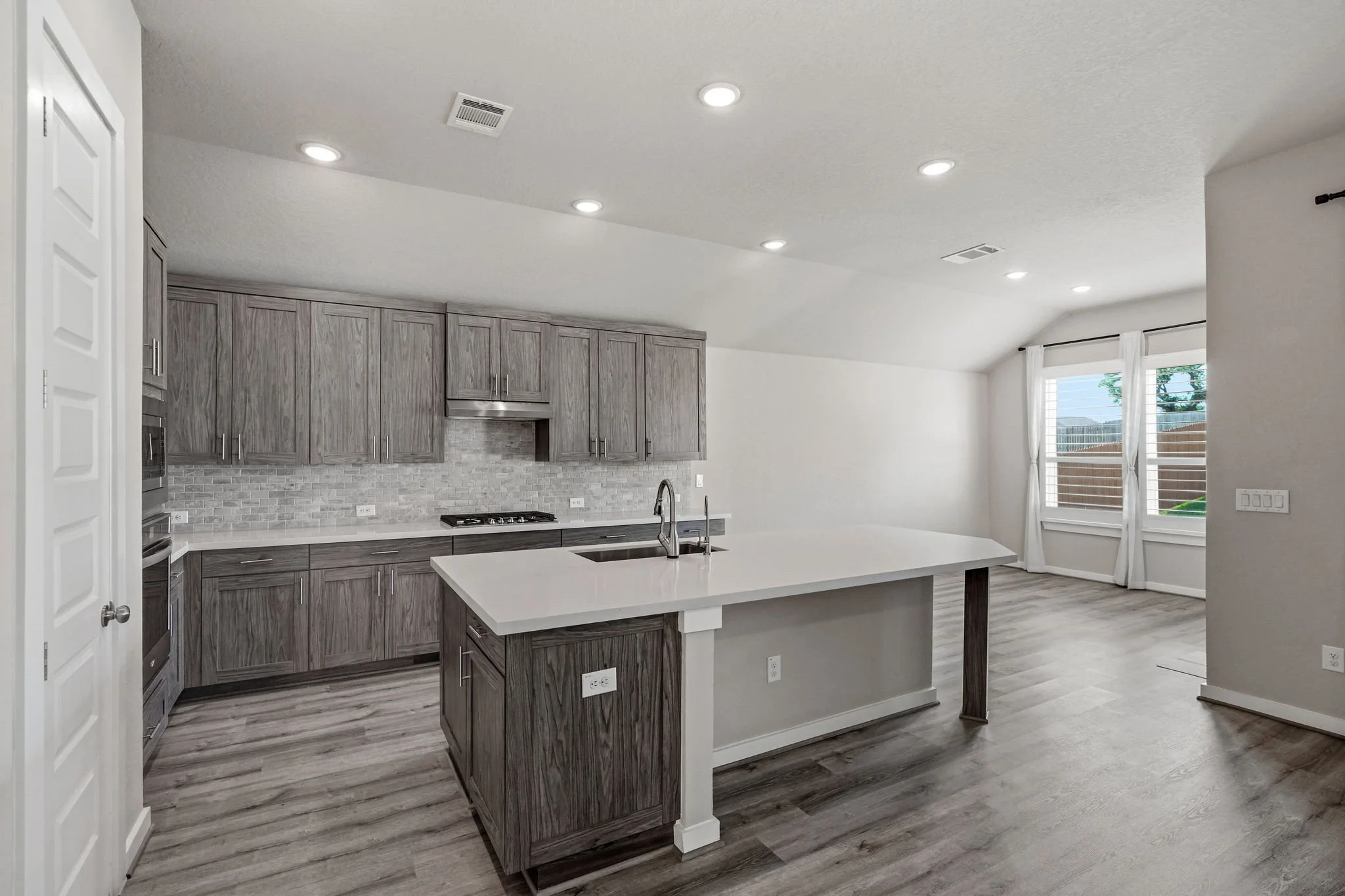 18-web-or-mls-31814 Acacia Vista-11.jpg