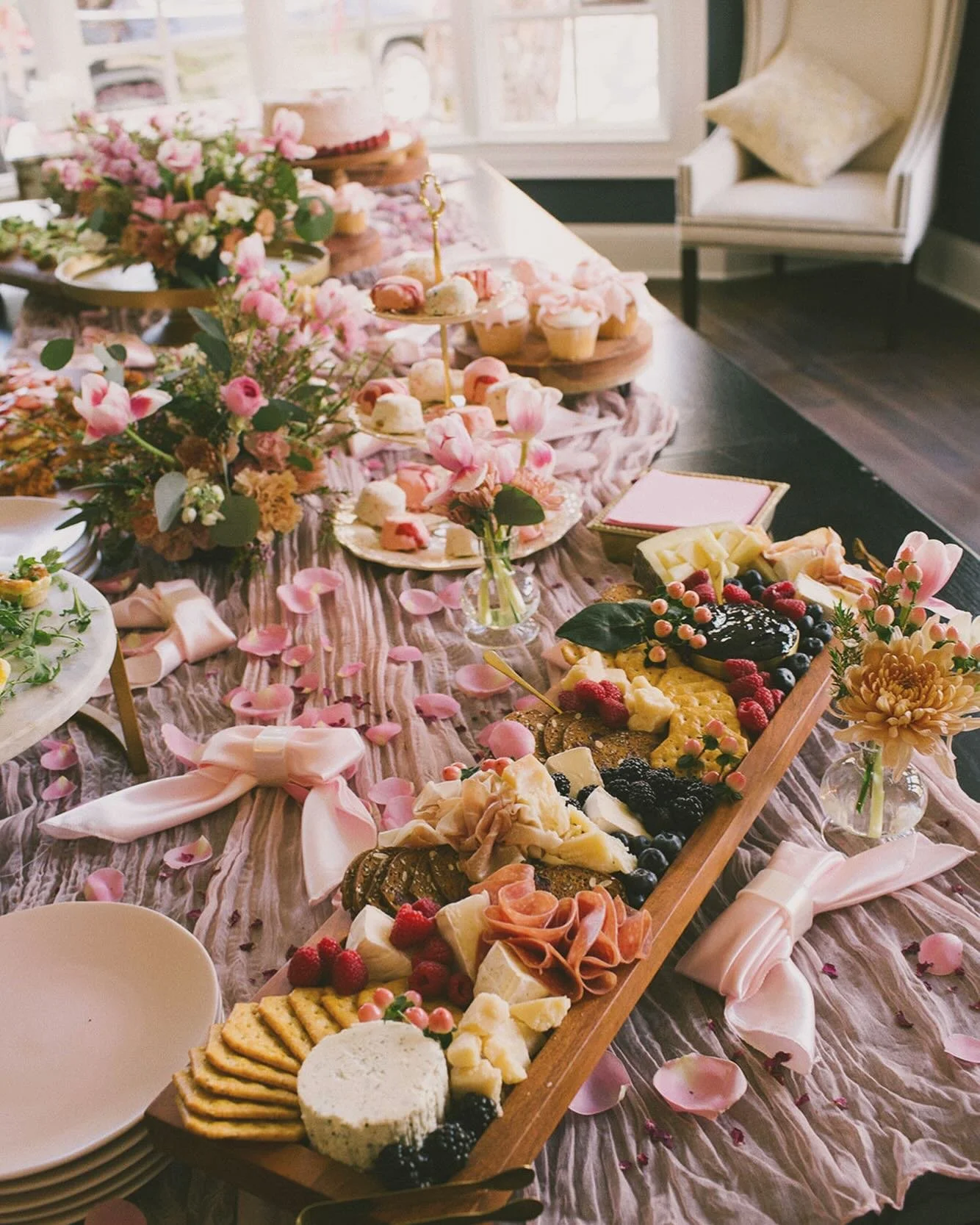 🎀 Bridal Shower Charcuterie 🎀

🎬 @grayselective @mollieegray 
👨🏻&zwj;🍳 @chef_joshkagenski 
🧀 @nashvillehousemom 
💐 @petalsandfields 
🎈 @bibsballoons 
📸 @minniemorkie 
👰&zwj;♀️ @jentryallender