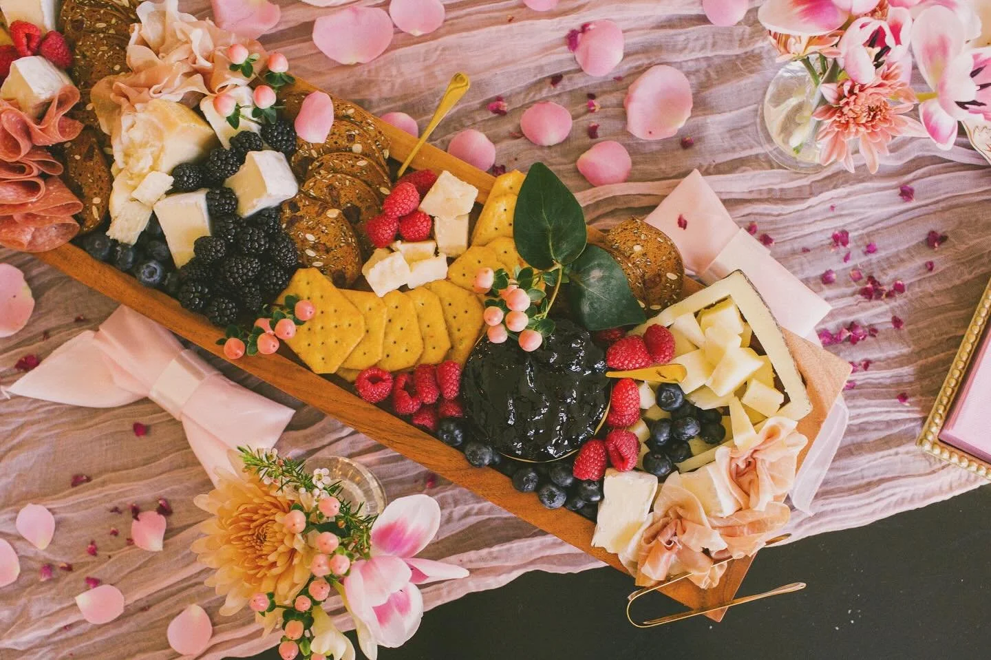 🎀 Bridal Shower Charcuterie 🎀

🎬 @grayselective @mollieegray 
👨🏻&zwj;🍳 @chef_joshkagenski 
🧀 @nashvillehousemom 
💐 @petalsandfields 
🎈 @bibsballoons 
📸 @minniemorkie 
👰&zwj;♀️ @jentryallender
