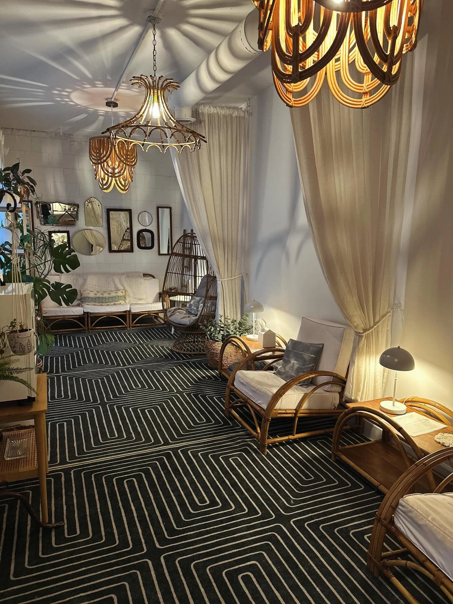 Our beloved lounge got a cozy little makeover today. You can still expect the same warm lavender neck pillows and delicious organic teas. #supportyourlocalspa #shoplocal #shopsmall #selfcareisnotselfish #massagetherapy #skincare #cleanbeautyproducts 