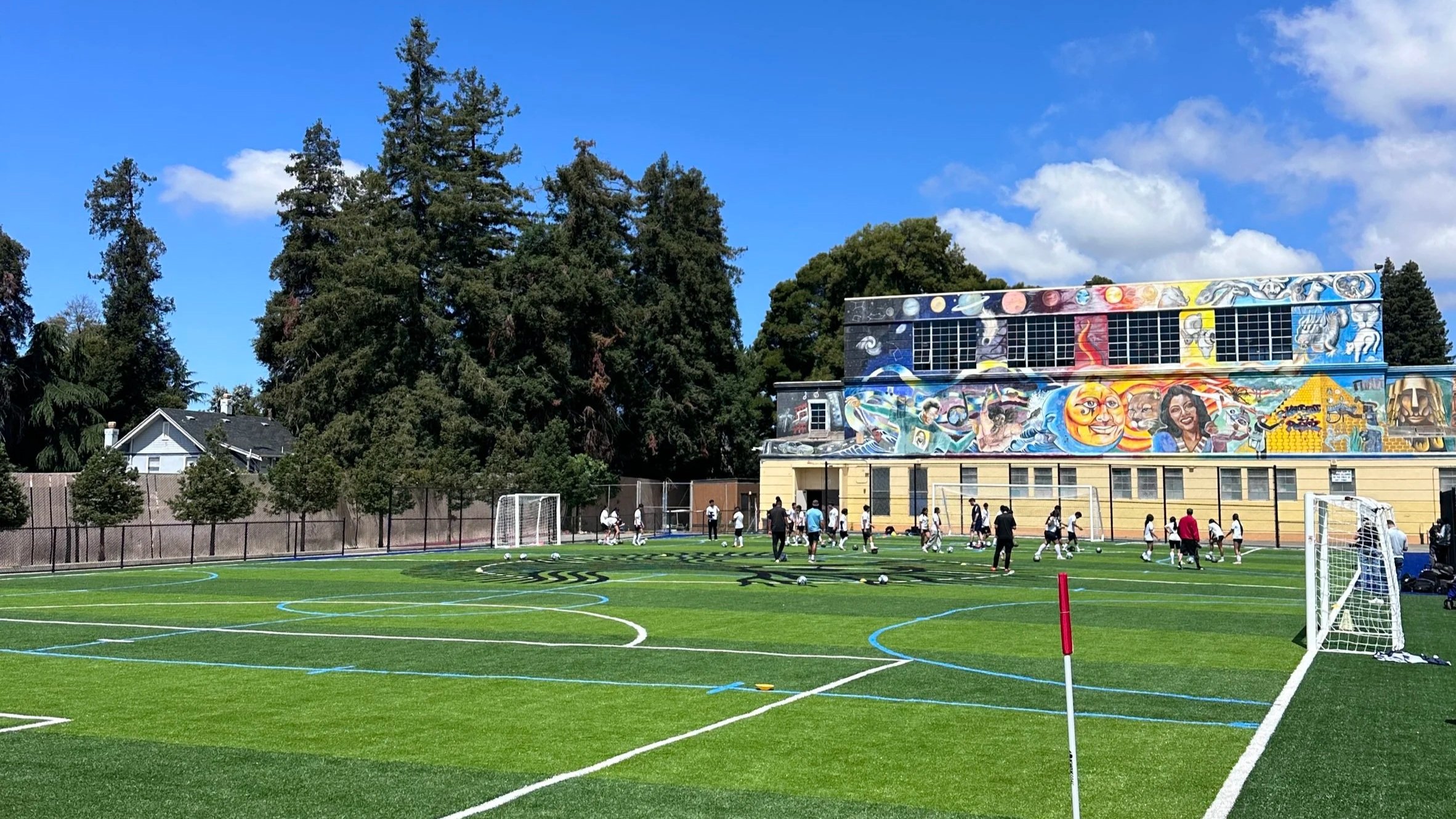 Bay Area Host Committee Celebrates Opening of Sports for All Hub at &nbsp;LIFE Academy and United for Success Academy in Oakland&nbsp;
