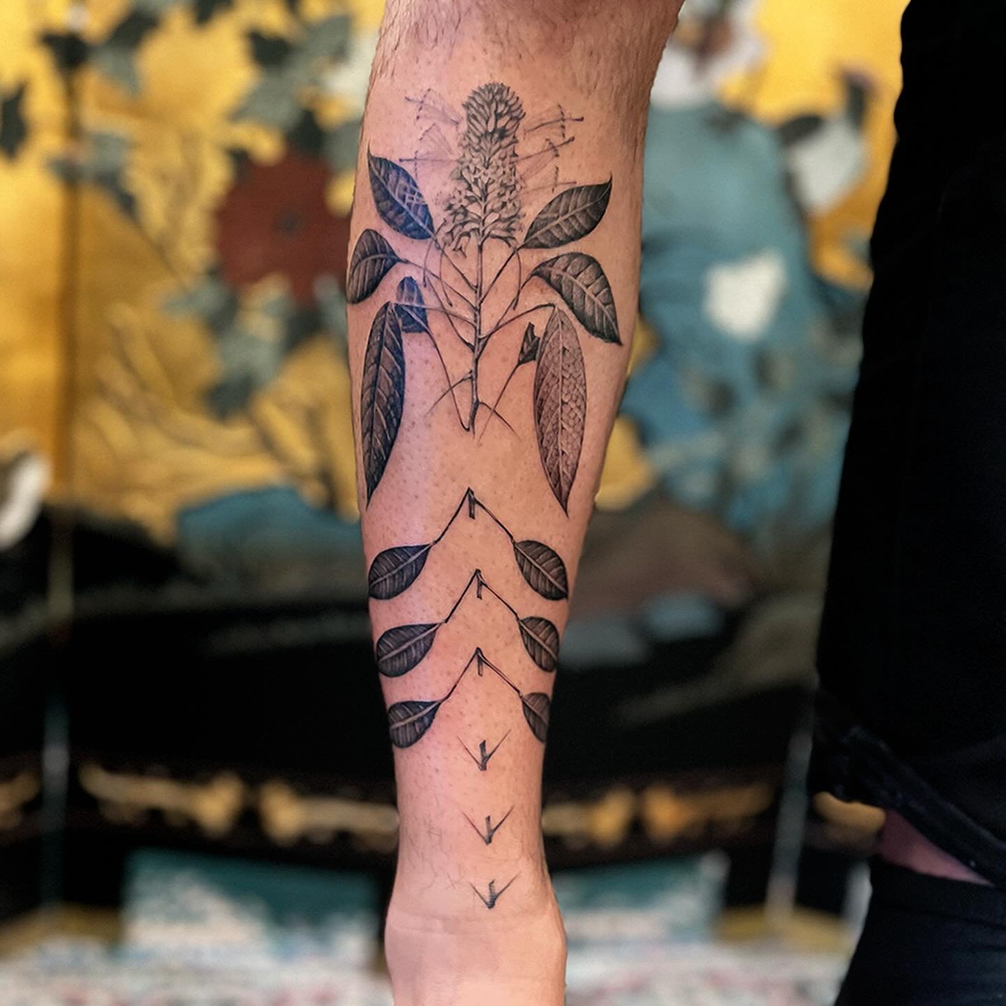 Flornament shin shield ⚔️ for Vishnu. 
May your shins forever be exposed and protected. Floral growth and pattern love forever. Thank you so much for snagging this and flying all the way every time! 🖤🖤🖤 

#finelinetattoo #patterntattoo #sftattoo #