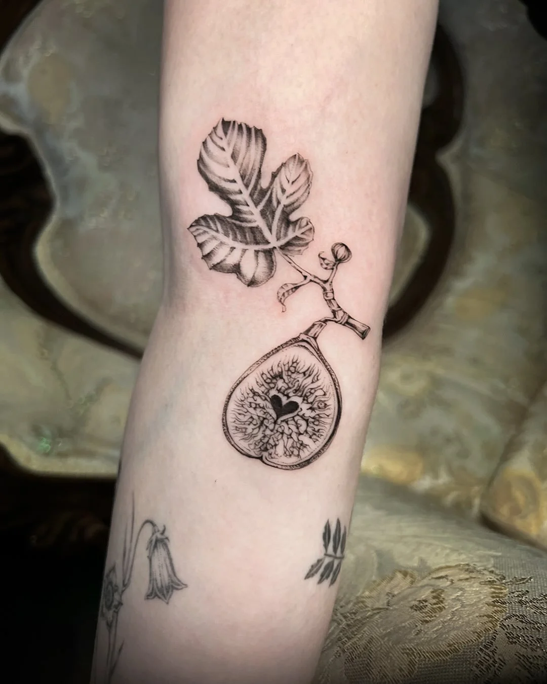 Forbidden fig fruits for Chelsea ✨ from my shopping list of fruits and veggies, thank you for adopting this cutie fun fig for your flourishing garden arm! Can&rsquo;t wait to add more :) 🖤

#figtattoo #figart #flashtattoo #figflash #figillustration 