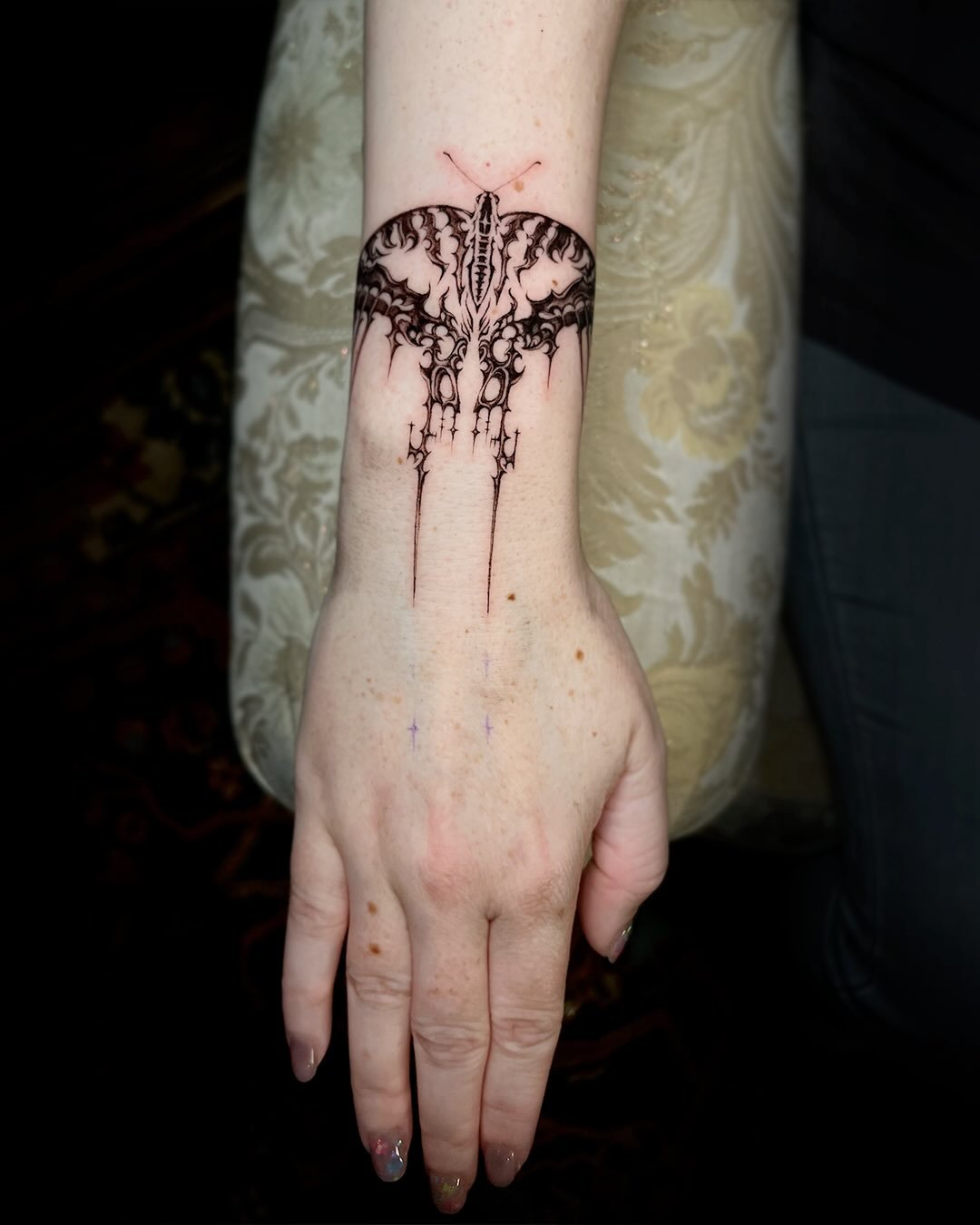 Bleeding swordtail butterfly ⚔️ for Megan. Another forever jeweled cuff slicing down upon the hand❤️&zwj;🔥 besties bejeweled and adorned&mdash;can&rsquo;t wait to add more sparkle drops for the both of you! Shy and wary, this swordtail slices throug