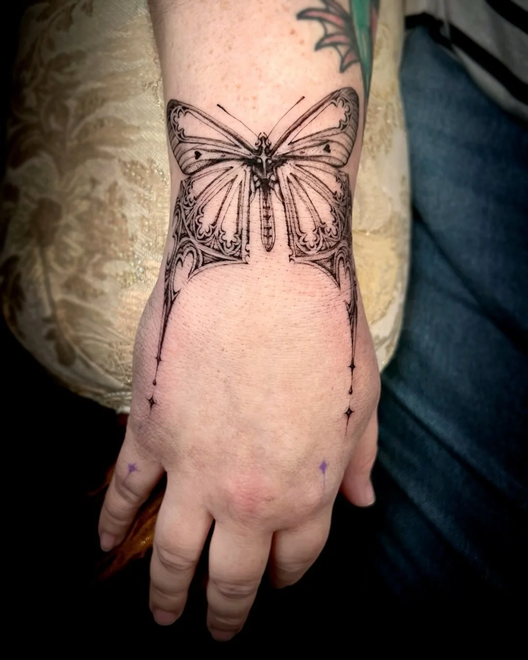 Bleeding Glass-winged butterfly 🖤 for ZZ. Thank you so much for adopting this flash and bringing this dream piece to life! Permanent jewelry cuff of dripping gothic arches and sparkles cascading down the hand forever ✨ 

#ornamenttattoo #architectur