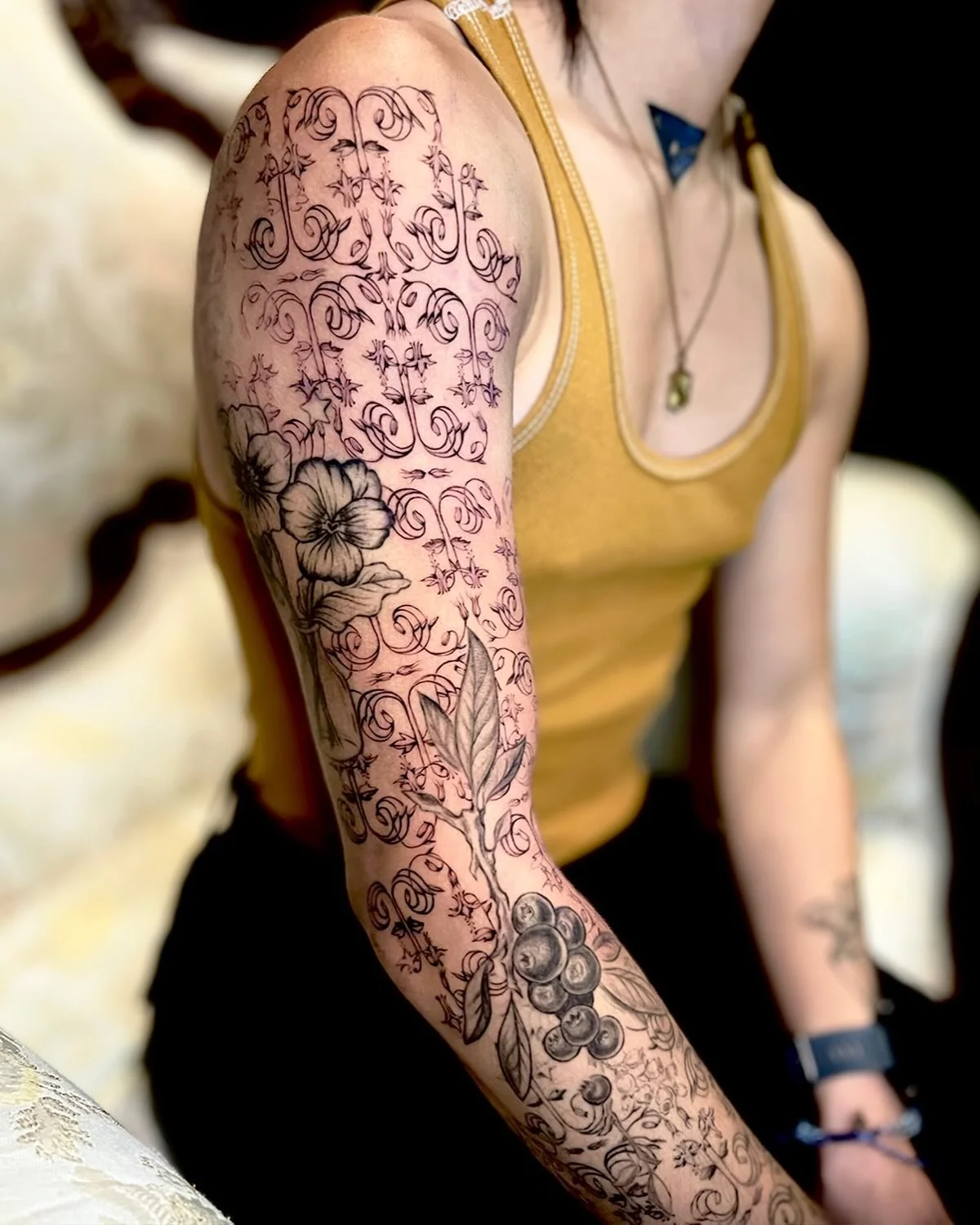 Wallflowers of fuchsia droplets from an onngoing series of wallpapered flowers for Eli 🖤 I feel so lucky to be able to bring this to life! Thank you so much ✨ 

For all the wallflowers out there, adorn yourselves &amp; come to the forefront! I&rsquo