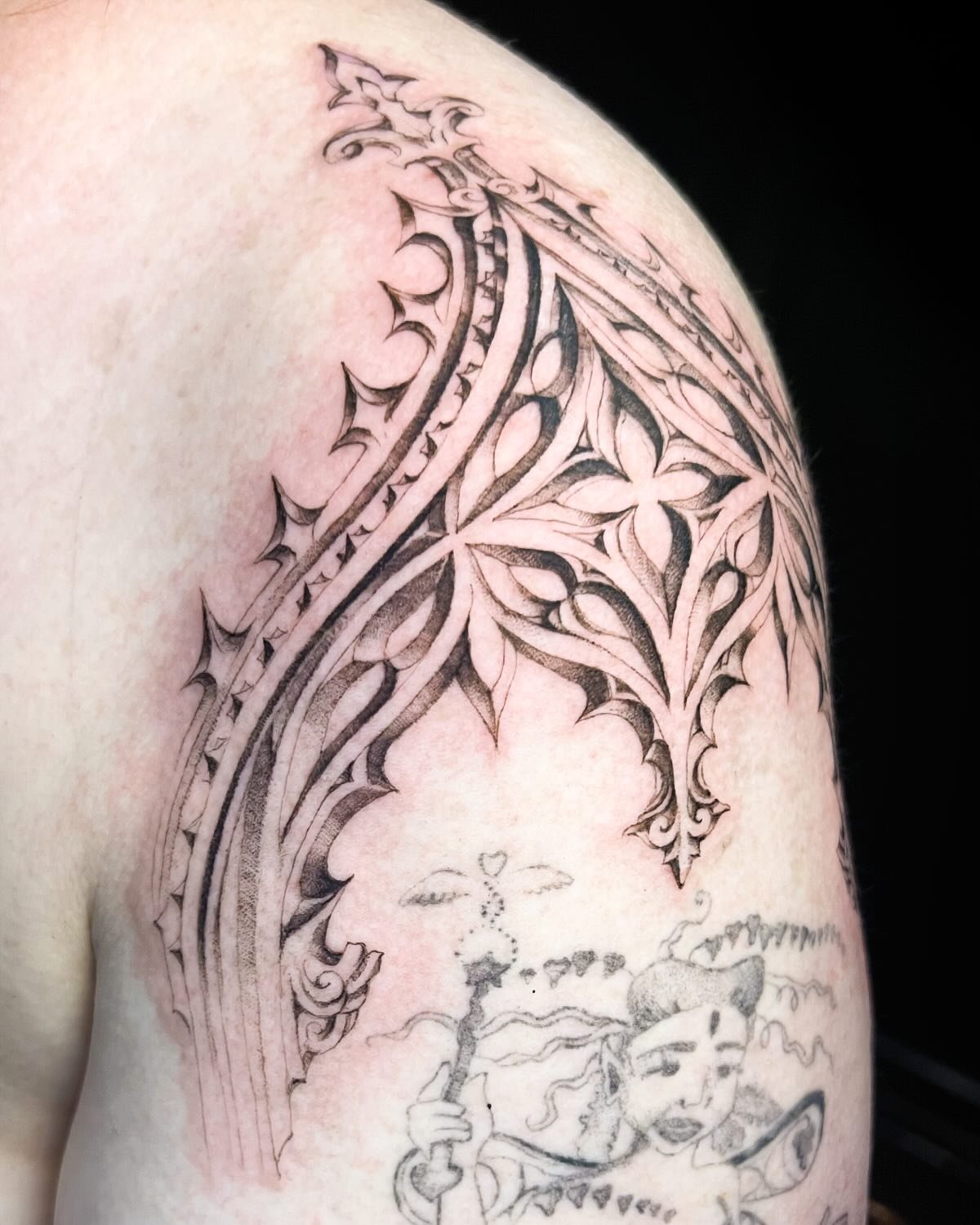 A gothic gabled altar for this enchanted fairy {fairy by another artist} 🧚&zwj;♂️ ✨ dreamy architectural shoulder adornments for Tricia, thank you so much for allowing me to house your ladies! Stay tuned to see the other altar for another fairy lady