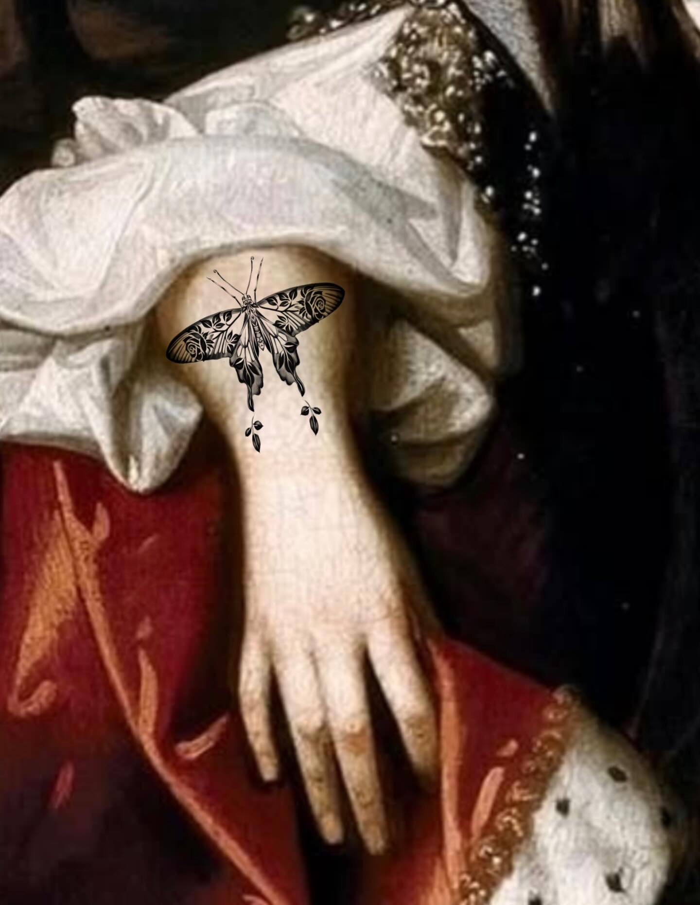 𝑨𝑽𝑨𝑰𝑳𝑨𝑩𝑳𝑬 🌹common rose bleeding butterfly &bull; Book this flash via link in bio 

These mud puddling babies with vibrant rose speckled spots and crimson red bodies can be found flying about in south east Asia and Taiwan! They feast upon pl