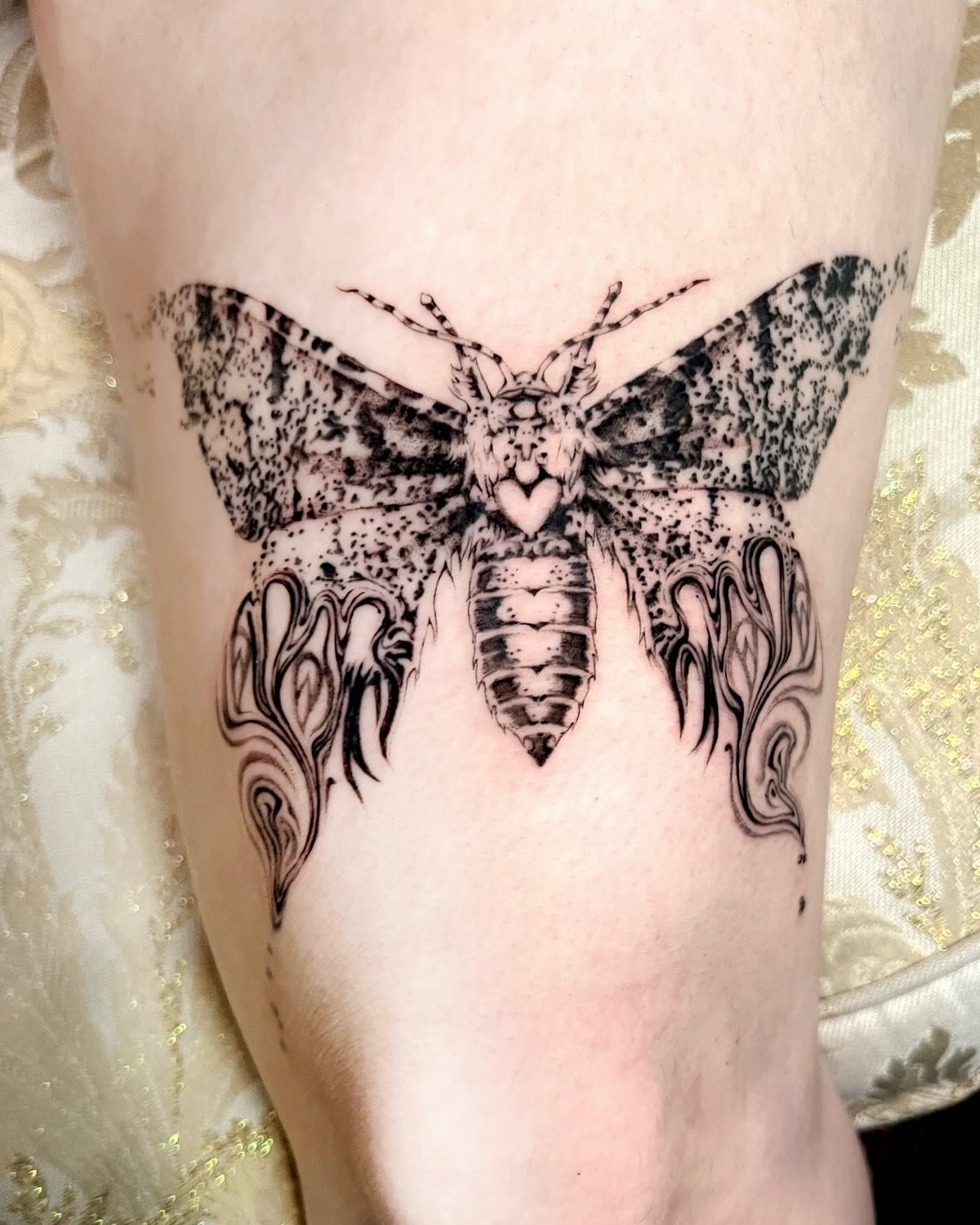 Bleeding Peppered Moth for Sam 🖤 thank you so much for adopting this flash &amp; a personal favorite moth of mine, you wear it so well! Peppering away its white scales and evolving into its darker form, this moth is a fascinating specimen adapting o