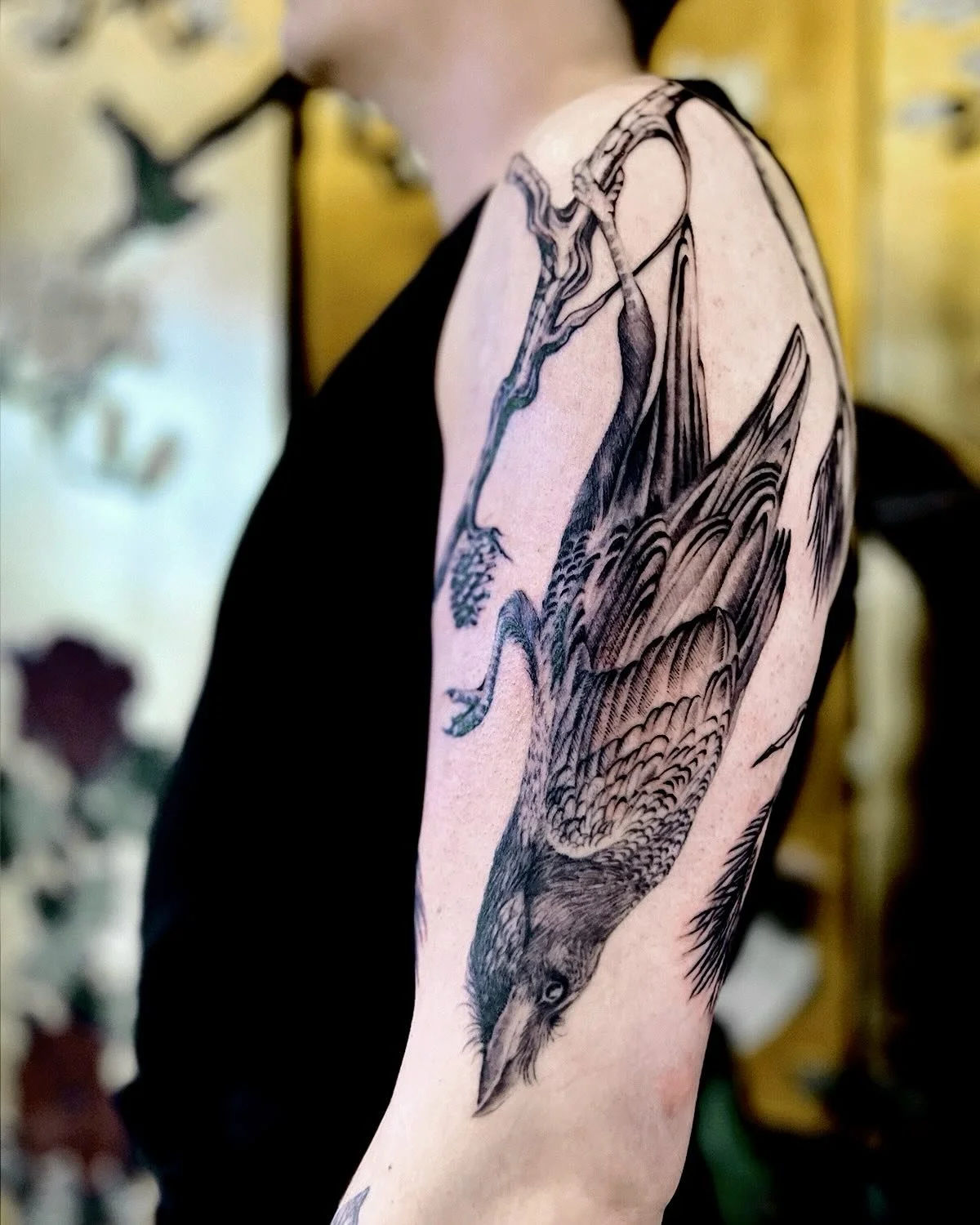 A playful raven grasping for pinecone❤️&zwj;🔥 an ode to these incredibly brilliant creatures exuding whimsical fun with childish curiosity soaring amuck in the skies of San Francisco. Thank you so much, Theo for this wonderful project! 

#raventatto