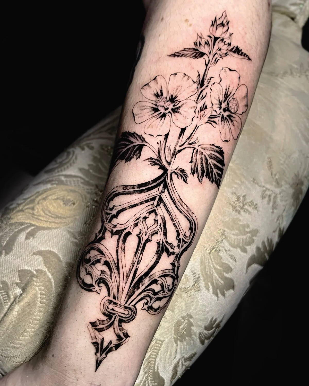 marsh mallow filigree for Danica cuffed &amp; adorned. A Victorian flower gifted to symbolize a gentle affection or on the more aggressive spectrum&hellip; one consumed by love. ☠️ ❤️&zwj;🔥❤️&zwj;🔥❤️&zwj;🔥 thank you so much Danica! 

#flowertattoo