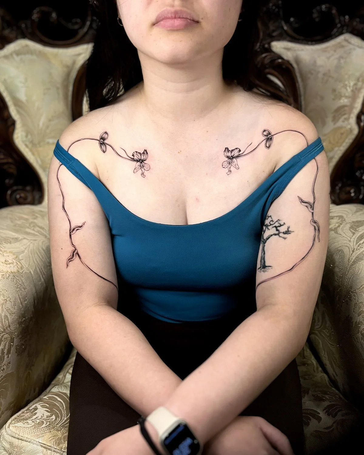 Curling twisting &amp; wrapping carnivorous plants upon bilateral collarbone for Allyson. A venomous embrace 🖤thank you so much for bringing me back to these arching and flowing pieces! 

#sftattoo #planttattoo #flowertattoo #collarbonetattoo #black
