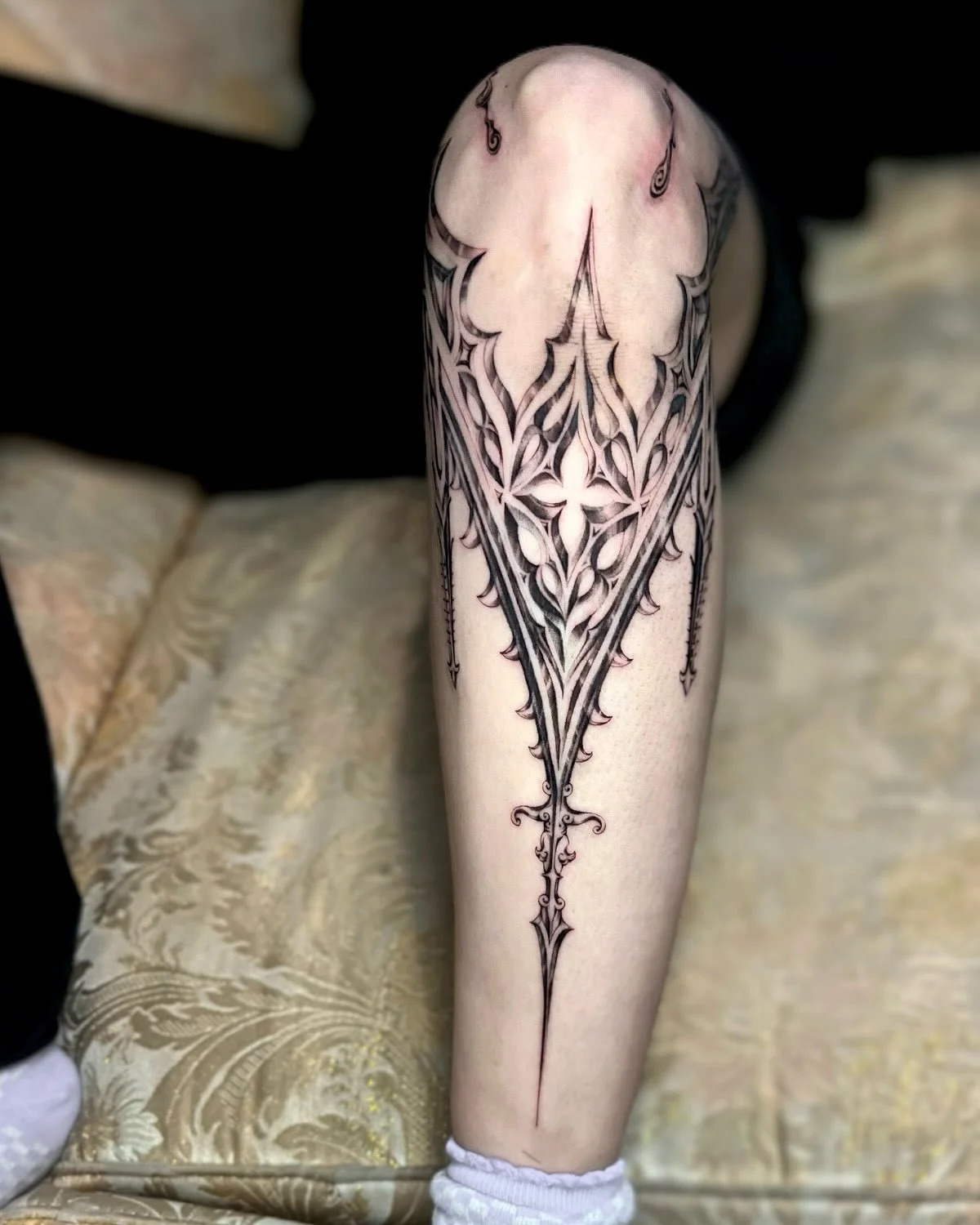 Flornament of steeples tulips and spires of gothic ornament for Jackie 🖤 I&rsquo;ll definitely keep posting pics of this one so you can see allllllllllll the angles :))) Thank you so much again!!! Really loving this series, a true challenge. 

#orna