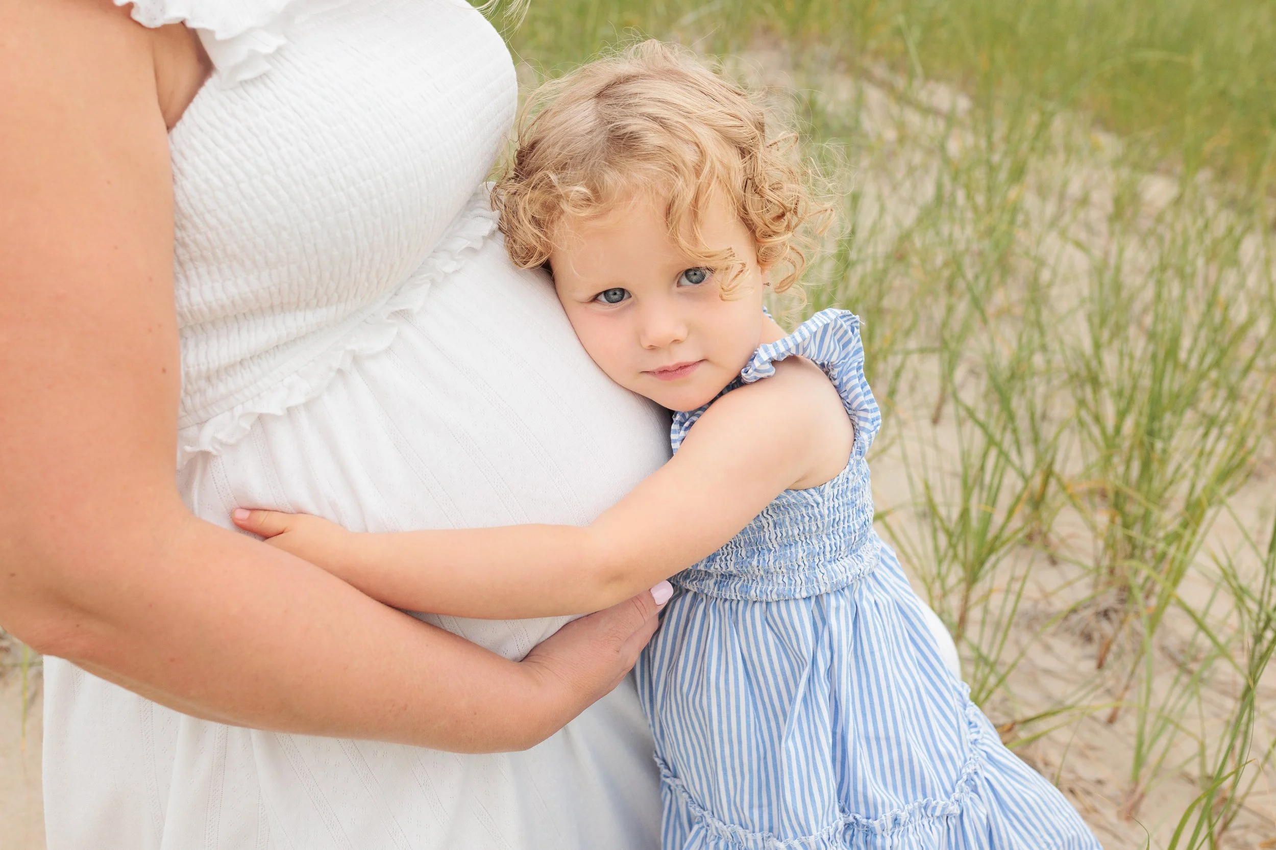 pregnancy photoshoot with family