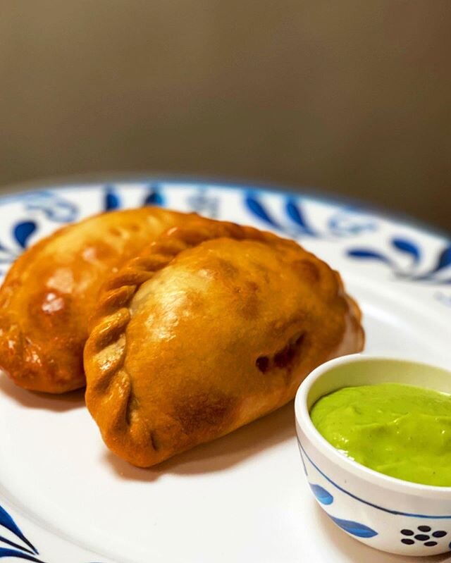 feeling snackish? We are! So we made empanadas de picadillo! Delicious and light pastry dough stuffed with ground beef stewed in tomatoes, serranos, carrots and potatoes and served with one of our favorite salsa verde of avocado, chilies, honey and c
