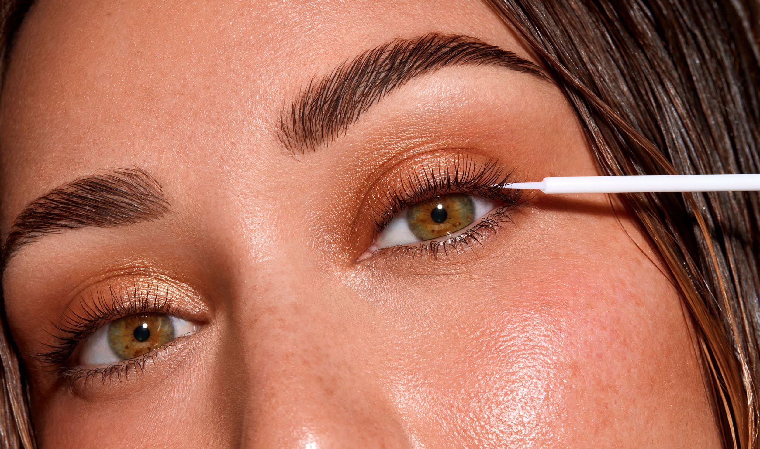 LL_Level-Up_Conditioning-Serum_Closeup-Apply_1-EYES-SMALL.jpg