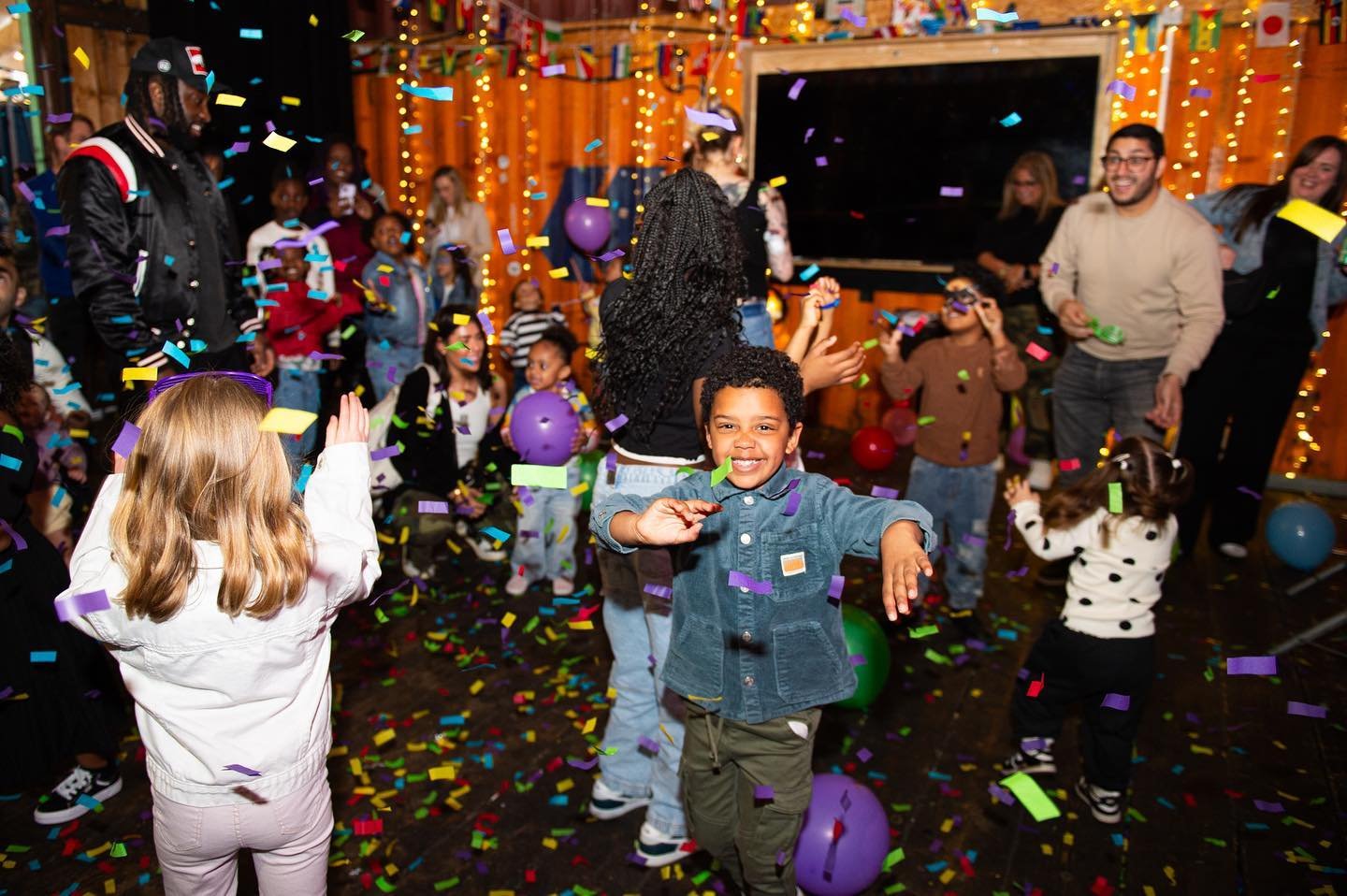 Every kid loves confetti! Loads of this @flykidparties on Sunday 12th May @popbrixton 🥳🥳🥳🥳🥳