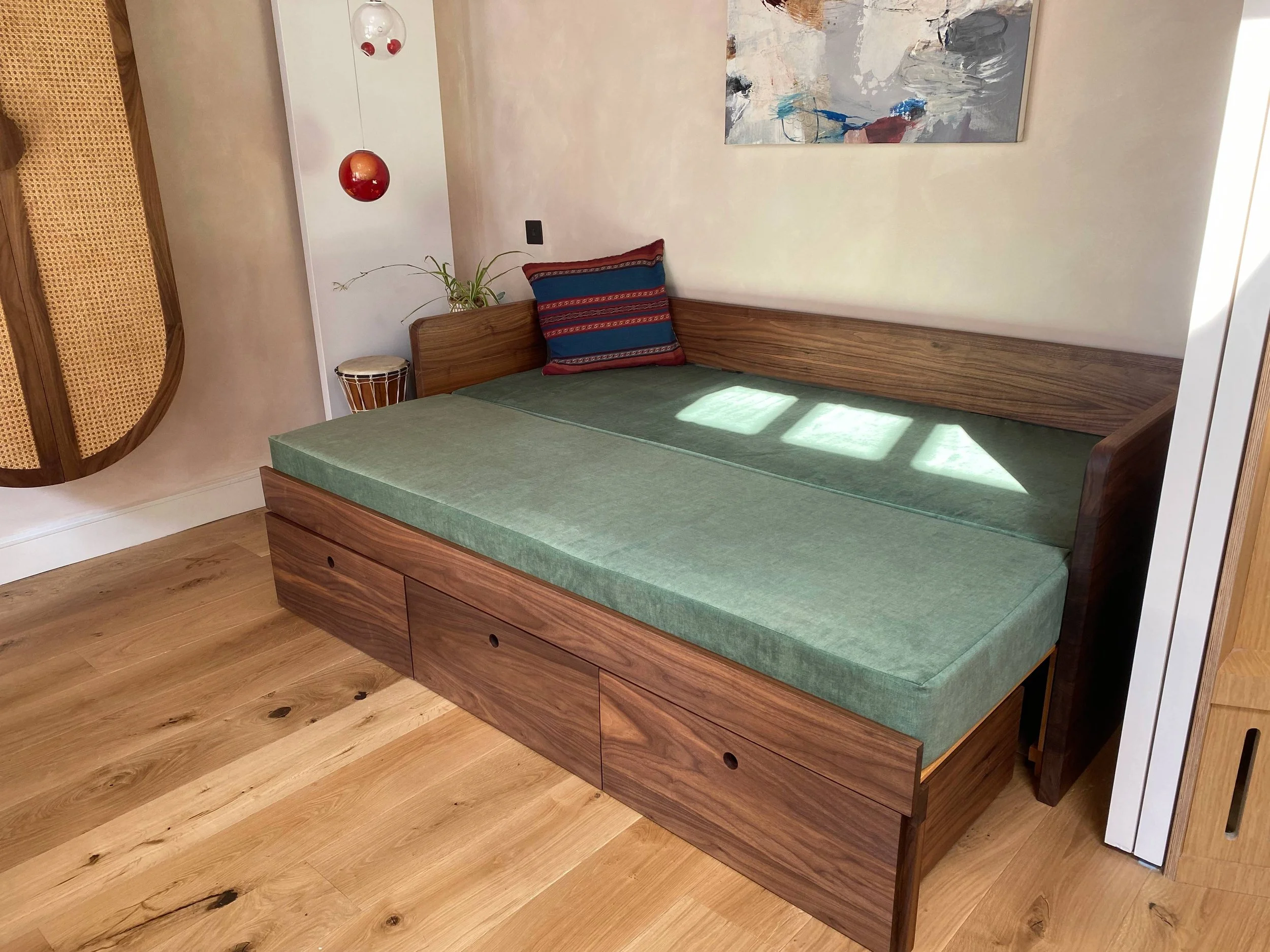Quentin day bed