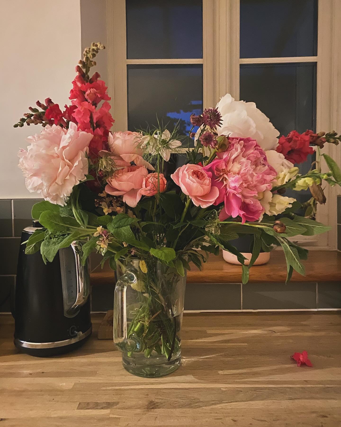 After a much needed holiday in glorious Italy, today was a huuuge delivery day down in leafy Surrey. Reckon we covered about 380 miles, with 6 deliveries, one installation, a repair and a collection&hellip; feeling ready for bed now but these flowers