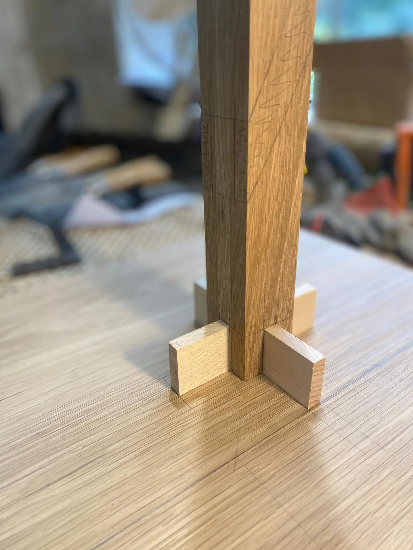 Lovely simple details on this new lamp base. The combination of oak and maple always appeals&hellip;

#furniture #interiordesign #woodwork