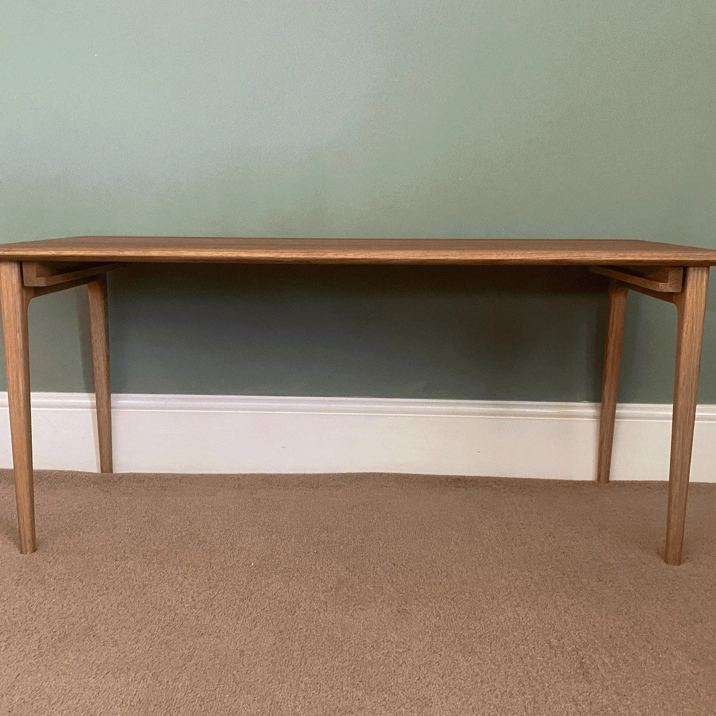 One of our final projects before Christmas, ready to be delivered.
A sweet little nest of tables inspired by classic Ercol styling, crafted in solid oak.

Three individual tables designed to nest neatly together, or to be used separately when additio