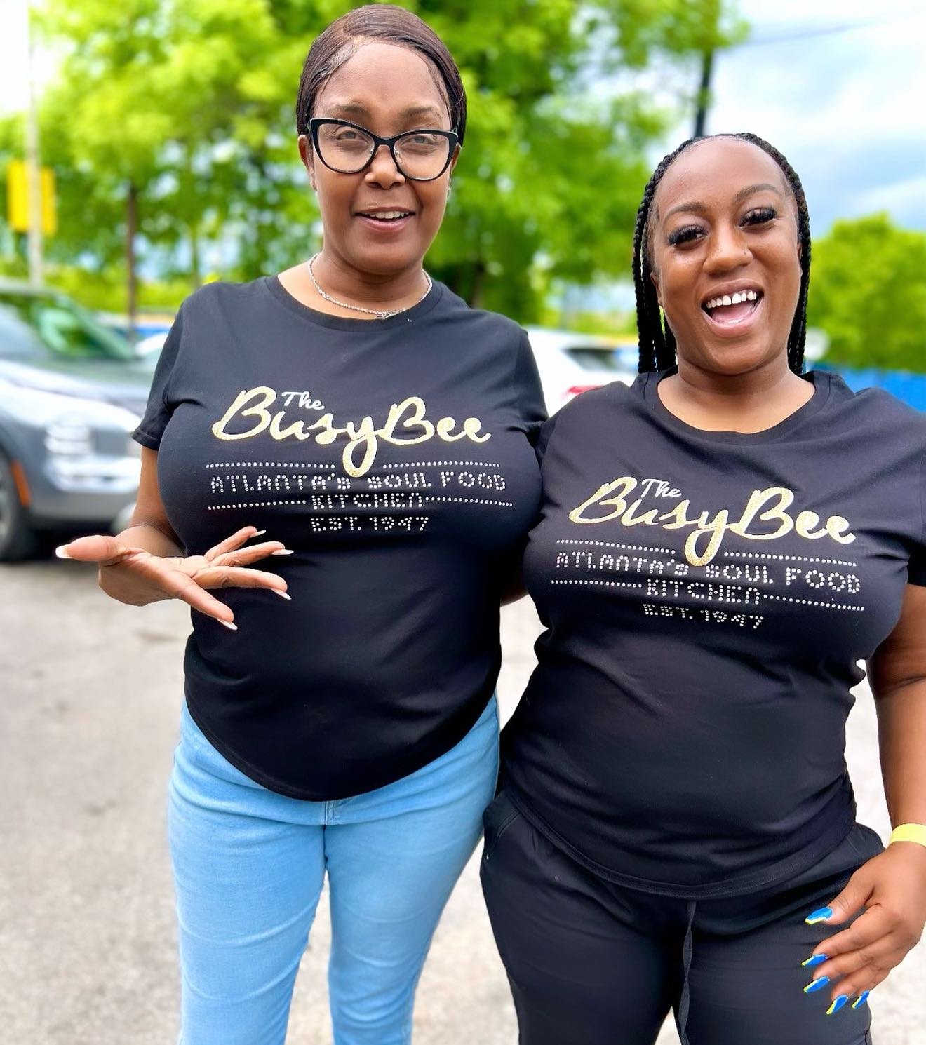 EST. 1947 🐝 Special S/O to @blingitonteez For The Custom Blinged Out Tees! Order Ahead Online At TheBusyBeeCafe.com 
.
.
.
.
.
.
#ATL #Atlanta #SoulFood #AtlantaRestaurant #AtlantaEats #Foodie #ATLEats #AtlantaFood #AtlantaLife #AtlantaFoodie #Fried