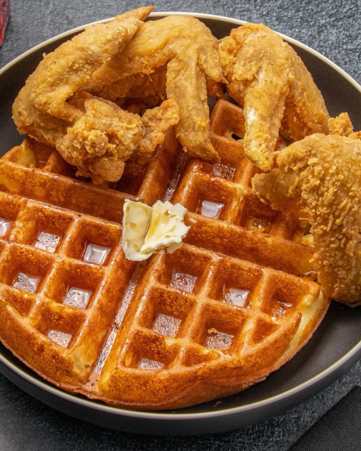 Crispy. Golden. Legendary. 🐝
Our Award-winning Fried Chicken + Authentic Belgian Waffles topped with 100% Vermont bourbon maple syrup are calling your name.
👉 Order now at TheBusyBeeCafe.com 🧇🍗