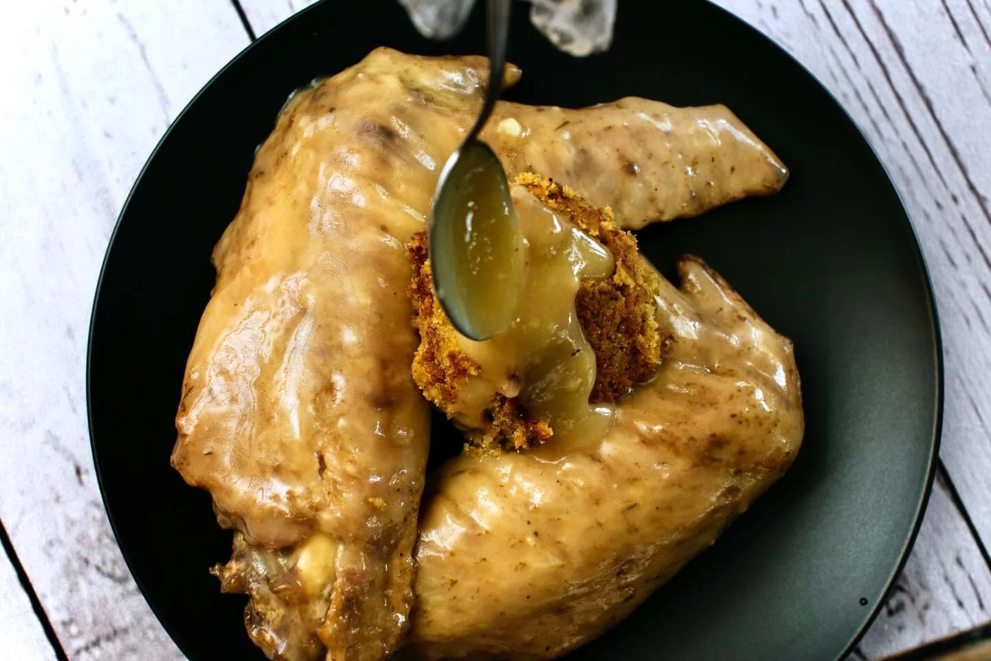 Slow-Smothered. Fork-Tender. Worth the Wait. Our Famous Turkey Wings are Only served on Thursdays! and Yes, that Gravy Still Don&rsquo;t Miss. 🤎🍗 Order Now TheBusyBeeCafe.com

#TurkeyWingsThursday #TheBusyBeeCafe #AtlantaEats #SoulFoodATL