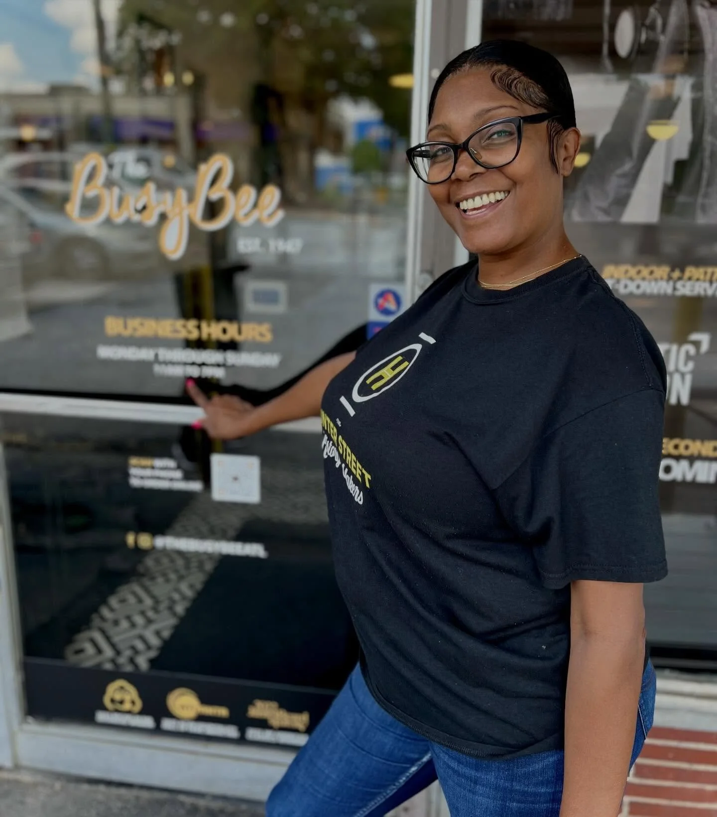 Meet Sheila 🐝 One of the Busy Bee favorites who&rsquo;s always ready to take care of you.

And this weekend&hellip; Dinner is served. 🍽️🔥 Fried chicken, catfish, smothered pork chops, mac &amp; cheese, yams and more. Stop by or order your dinner n