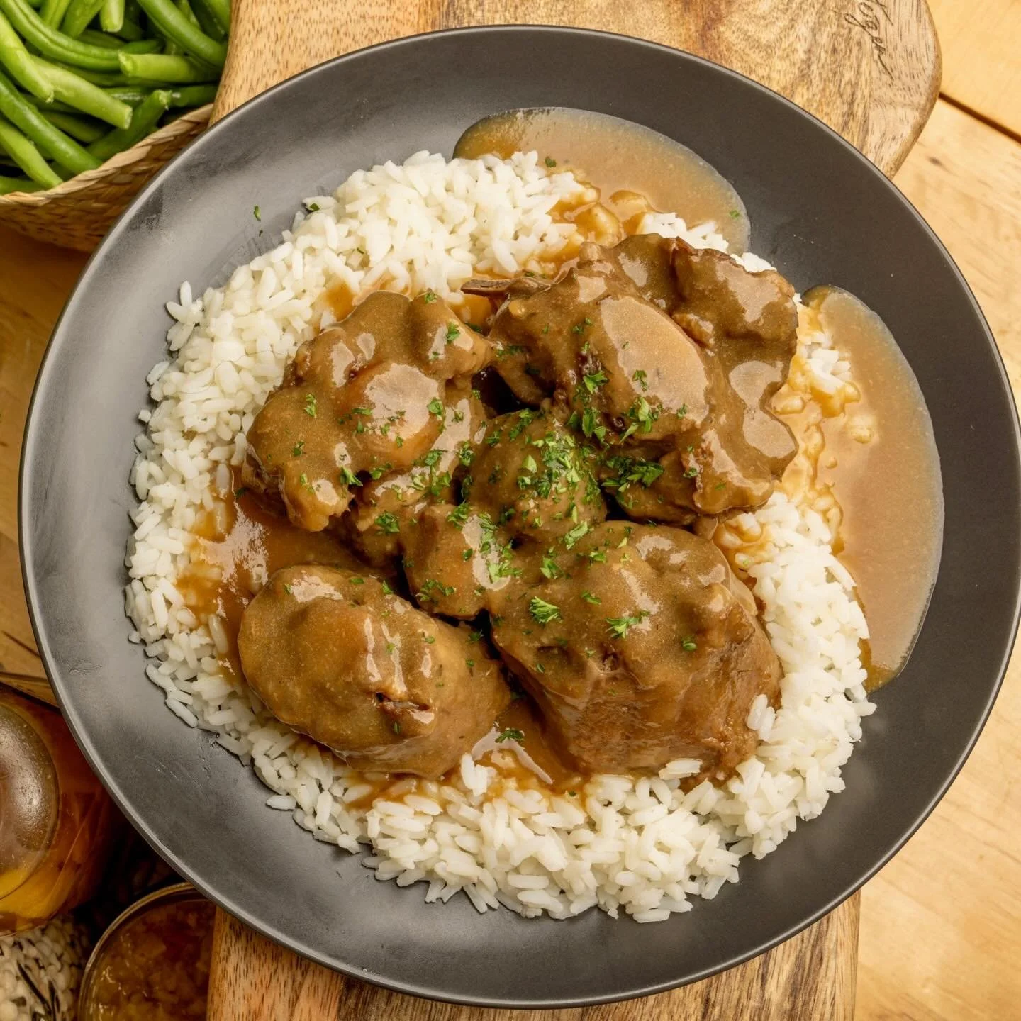 Oxtails this TENDER! Slow-braised, Rich Gravy, Seasoned with SOUL, and Served Exactly How Atlanta Likes It. Honey&hellip; Dinner is READY at The Busy Bee. 🍚🤎 Come By or Order Online TheBusyBeeCafe.com 🐝

#TheBusyBeeATL #Oxtails #SoulFood #AtlantaE