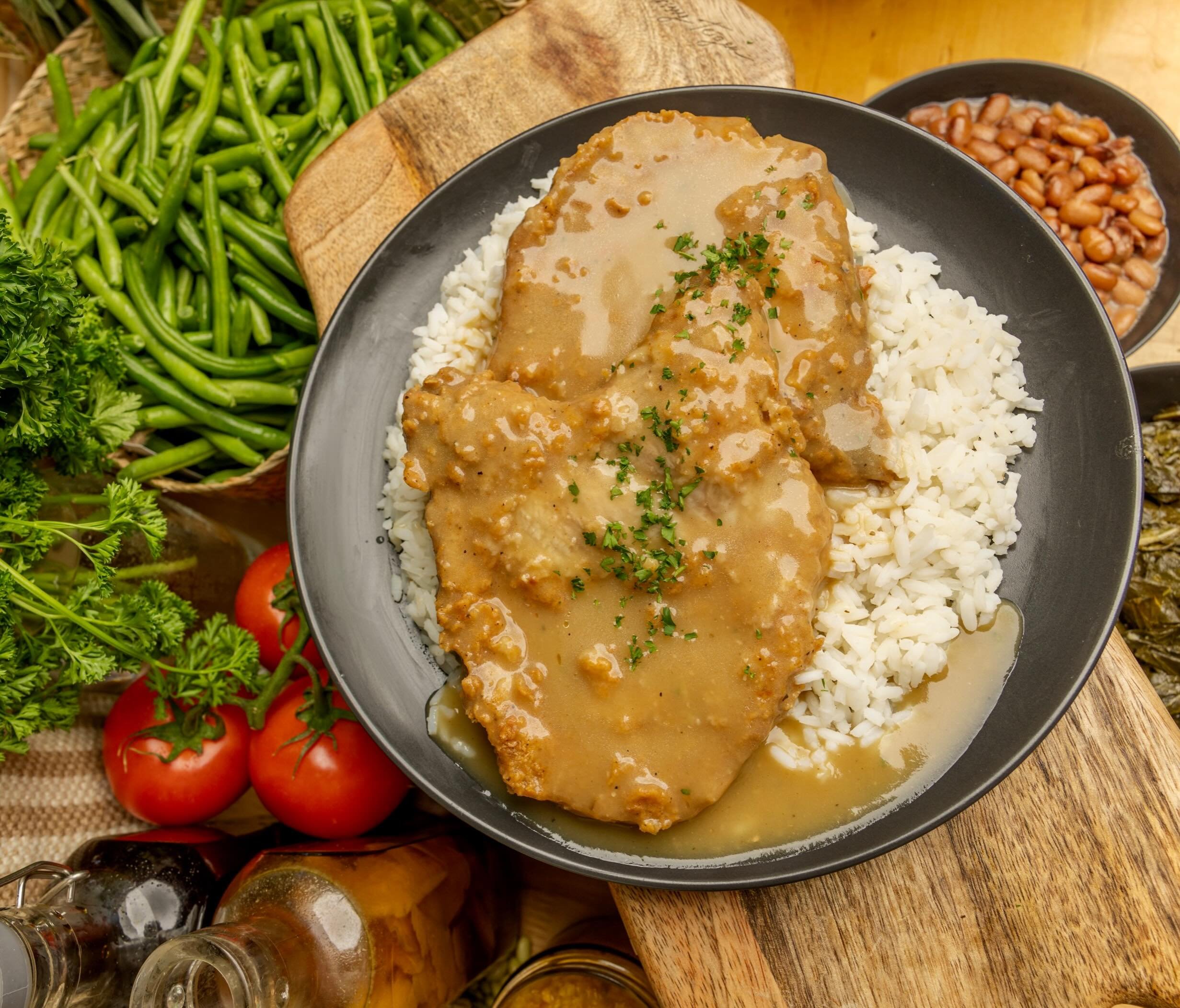 One thing about Busy Bee&hellip; We don&rsquo;t play about GRAVY 😍 Smothered Pork Chops HOT and Ready all day. Pull up Hungry! Order Ahead at TheBusyBeeCafe.com 🐝

#BusyBeeCafe #SoulFoodSunday #AtlantaFood #SmotheredPorkChops