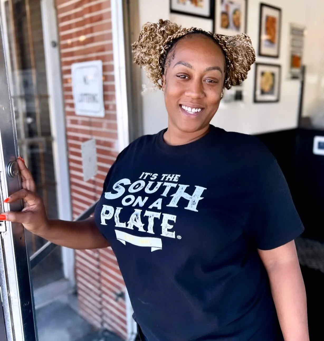 Sunday DINNER is Served. 🐝✨ Come By or Order Online at TheBusyBeeCafe.com

#SundayDinner #BusyBeeCafe #AtlantaFoodie #SoulFood #FamilyTradition