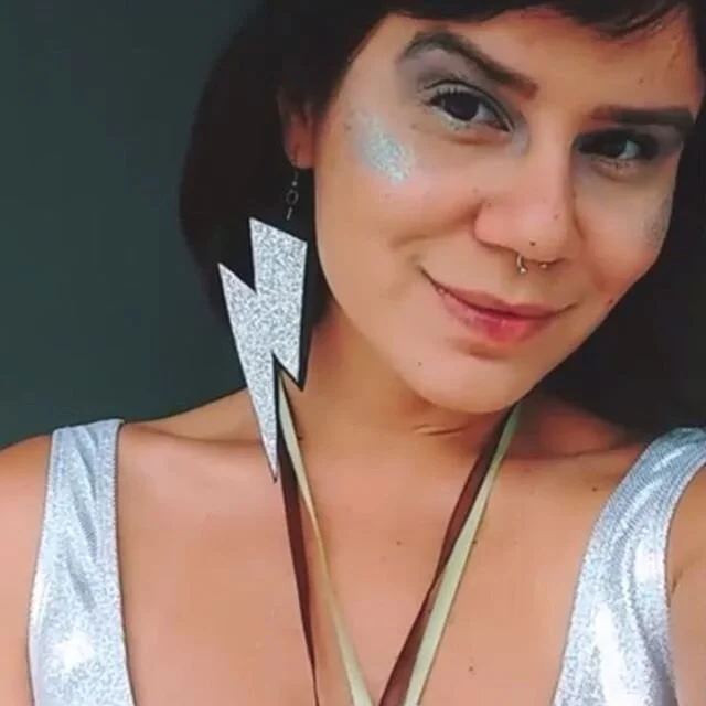 a @marcia_bento teve seu RUA personalizado do jeitinho que ela quis e ela saiu brilhando no s&aacute;bado de #carnavrau! quer colocar a sua identidade no RUA? fala co n&oacute;is 🦄✨#userua