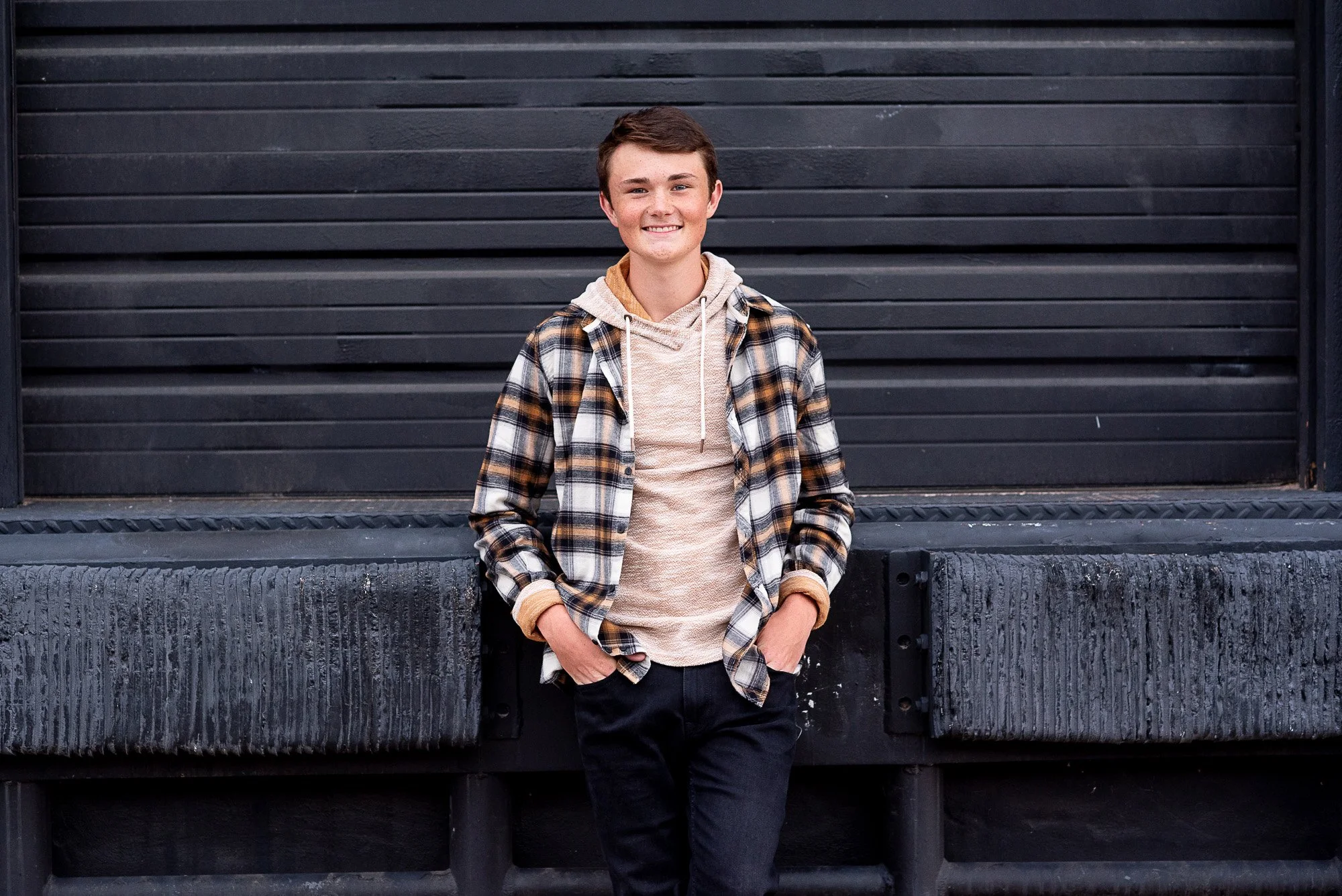 lodo-downtown-denver-senior-portraits-002.jpg