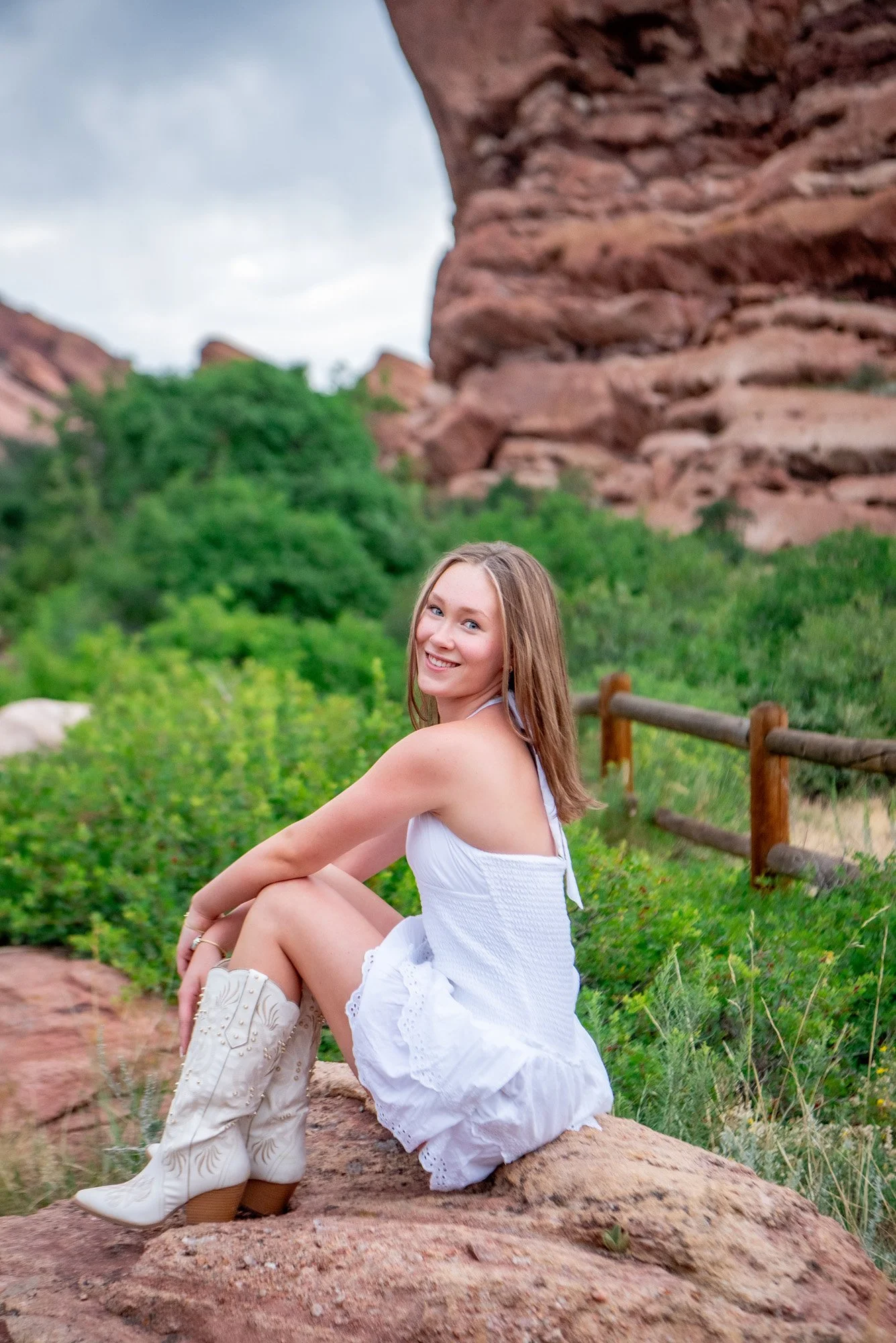 red-rocks-senior-portraits-colorado-002.jpg