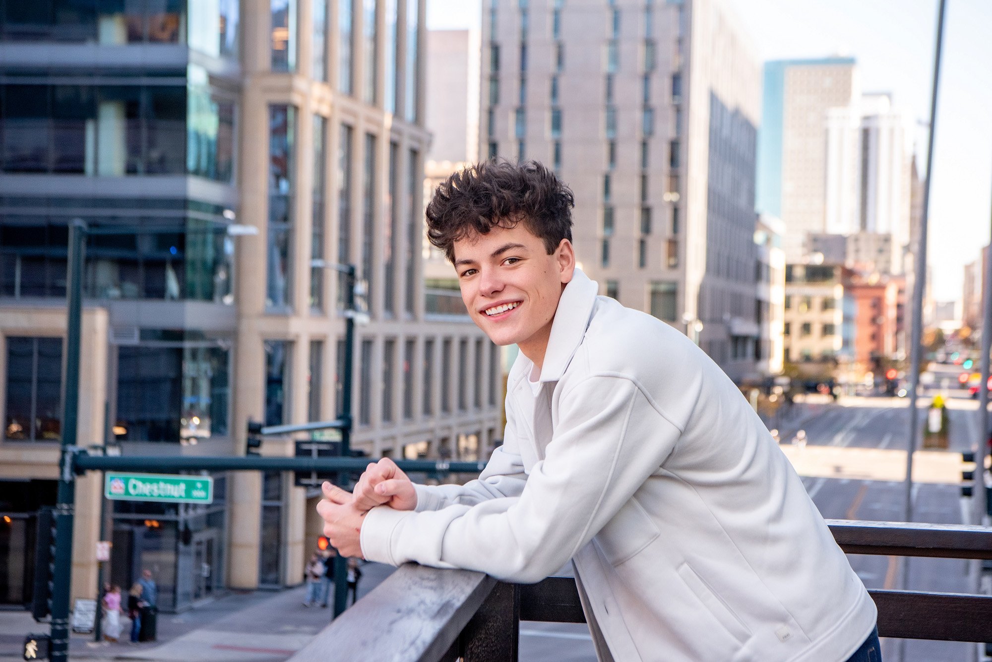 lodo-downtown-denver-senior-portraits-005.jpg