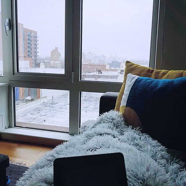 What I [finally] get to to do on this foggy Thursday morning. 
#rainyday #foggy #cozy #stayingin #kindle #reading #chillin #relaxin #resting #selfcare #bootcamplifedone #check #khalas #fini #brooklyn #uxdesign #iamauxdesignerb!tchessss #latinaUXDesig