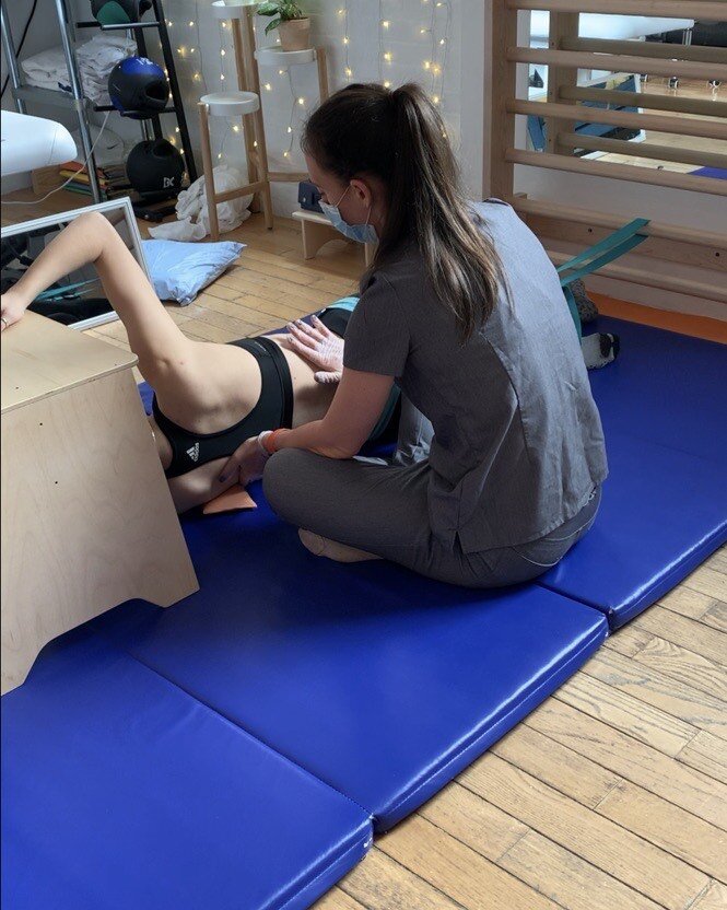 Sidelying gravity eliminated exercise to work on postural control and right gluteal strength #schrothmethod #scoliosis #corestrength #corestabilization #posture #lowerbackpain #neckpain #physio #physicaltherapy #dpt #rehab #functionalmedicine