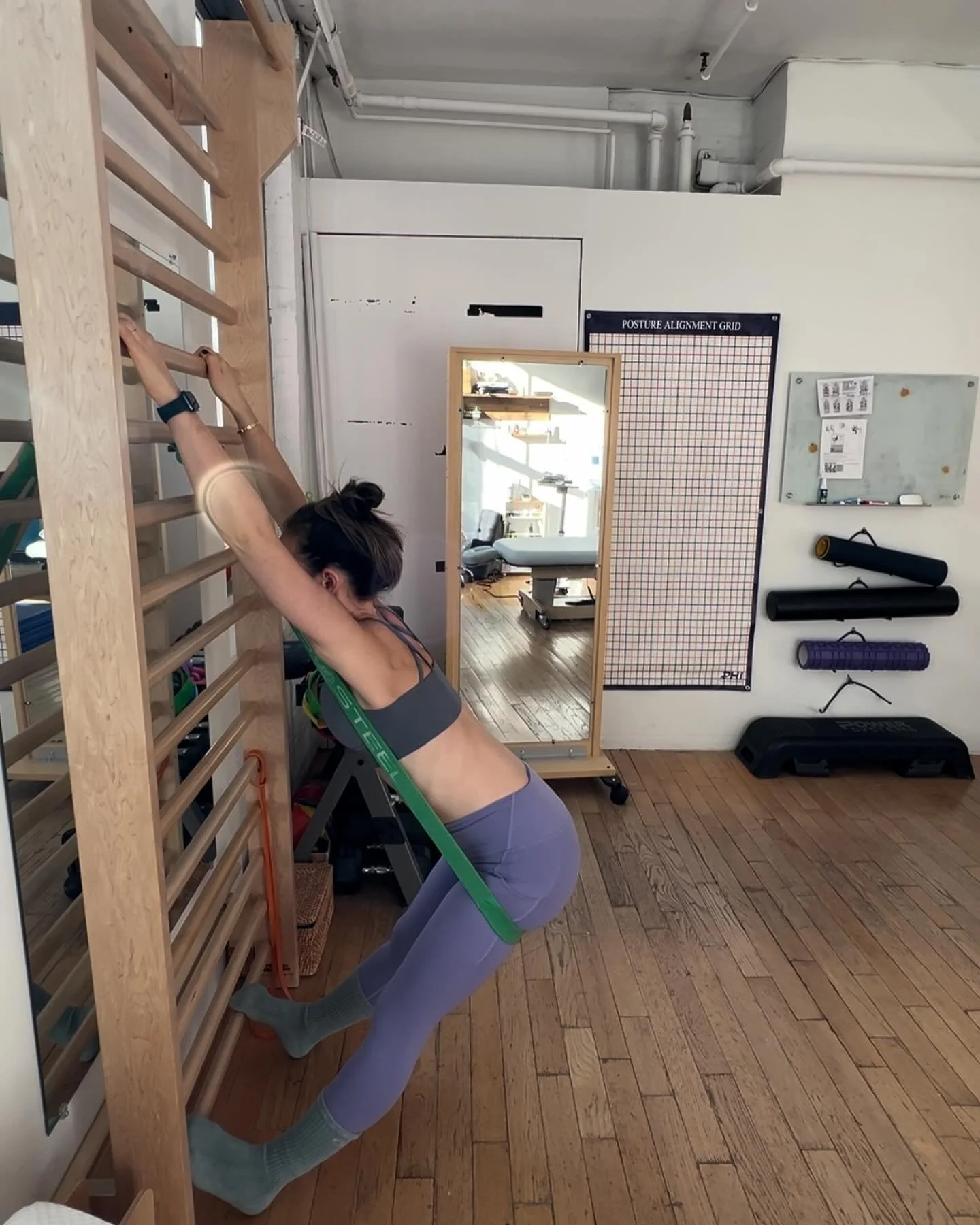 Three stretches for spine decompression, scoliosis safe!
All three stretches (downward dog/bow at bar, semi hanging, and LSit) are great for elongating the spine, expanding the rib cage thru your breath, and alleviating back pain.
You can hold the st