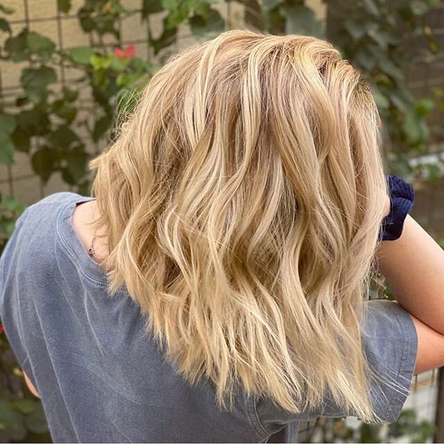 This hair is just STRAIGHT magic. //hair by Carly