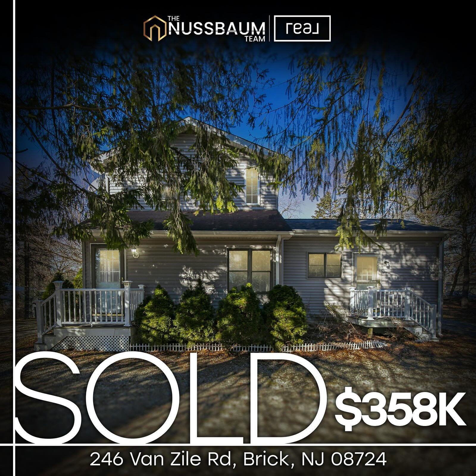 💥JUST SOLD!💥
📍246 Van Zile Rd, Brick, NJ 08724
1 Bed | 1 Bath | 1,244Ft.&sup2;

Another happy ending in the books! 📚🏡 Thrilled to announce that this Brick gem has found its new owners. This property is truly one of a kind with a buildable lot at