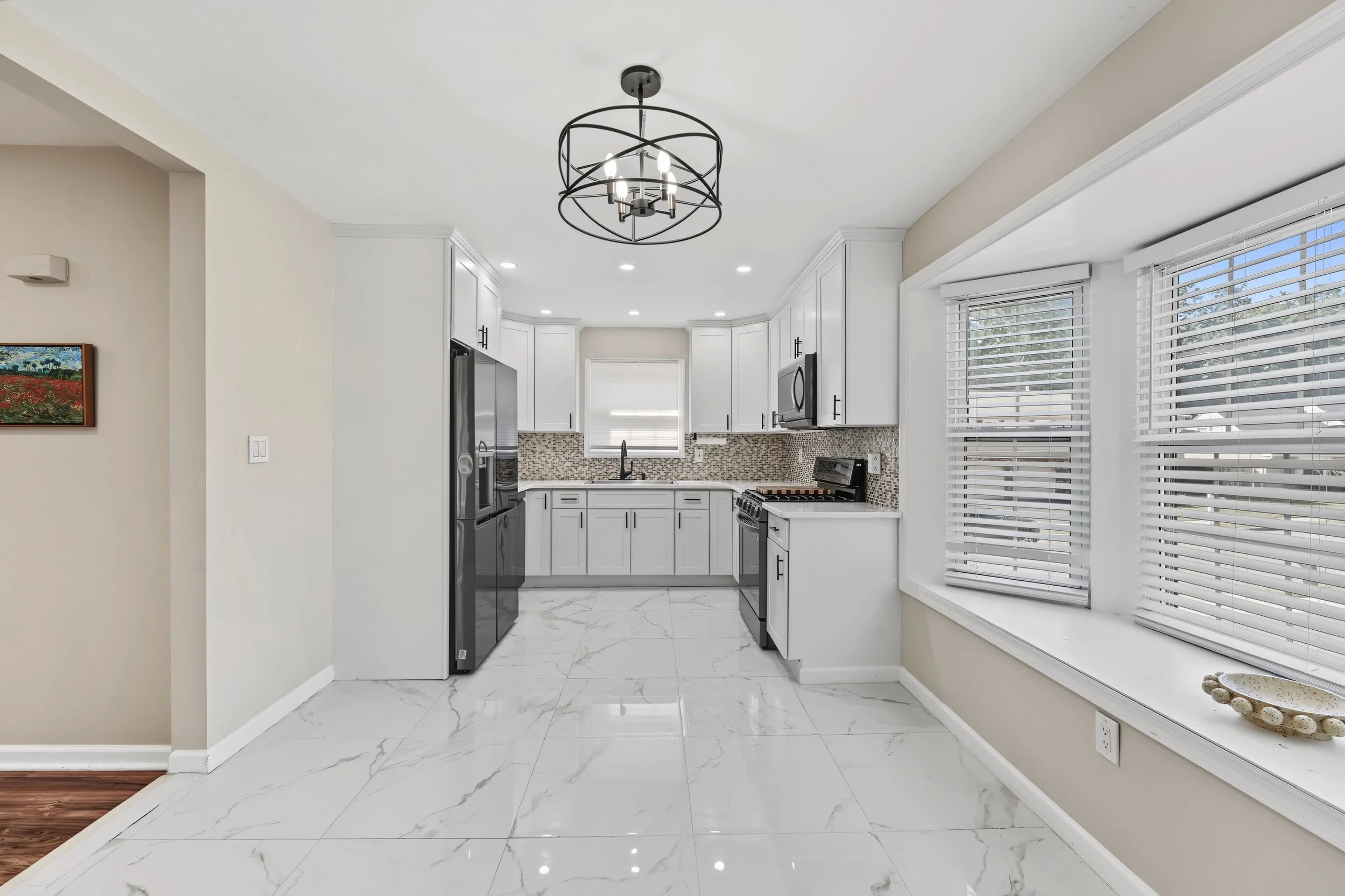 𝗛𝗢𝗪𝗘𝗟𝗟 | $𝟲𝟳𝟬,𝟬𝟬𝟬
Fully renovated. Thoughtfully upgraded. Surrounded by privacy. 🌿
Welcome to Glen Arden&mdash;where this 𝟰 𝗕𝗘𝗗 | 𝟮 𝗕𝗔𝗧𝗛 | ~𝟭,𝟳𝟬𝟬 𝗦𝗤 𝗙𝗧 bi-level delivers move-in-ready style with serious upgrades.

✨ Reno