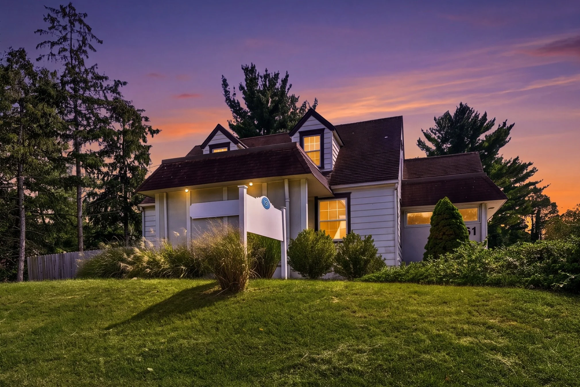 𝗬𝗢𝗨𝗥 𝗕𝗨𝗦𝗜𝗡𝗘𝗦𝗦 𝗕𝗘𝗟𝗢𝗡𝗚𝗦 𝗛𝗘𝗥𝗘.

This commercial property offers approximately 198 feet of lot width, 18 parking spaces, and a full walk-out basement&mdash;all in a high-exposure location.

𝘞𝘩𝘦𝘵𝘩𝘦𝘳 𝘺𝘰𝘶&rsquo;𝘳𝘦 𝘦𝘹𝘱𝘢