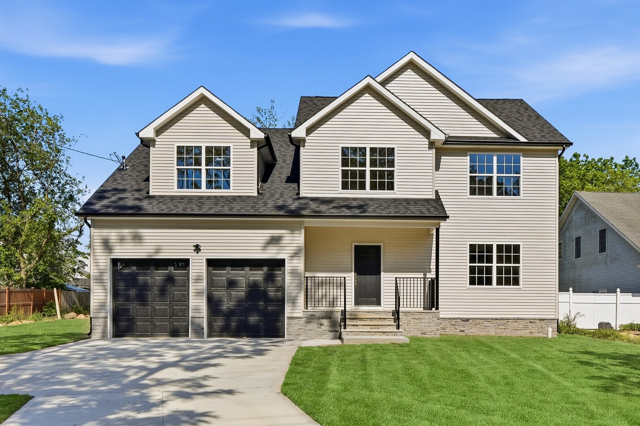 𝑷𝑹𝑰𝑪𝑬 𝑹𝑬𝑫𝑼𝑪𝑻𝑰𝑶𝑵 | 𝑵𝑶𝑾 $799,000✨

A fresh opportunity in the Mapletree Section of Toms River! 🏡 This stunning 5-bedroom, 3.5-bath home features an open-concept layout, a quartz kitchen with a large center island, a statement fireplac