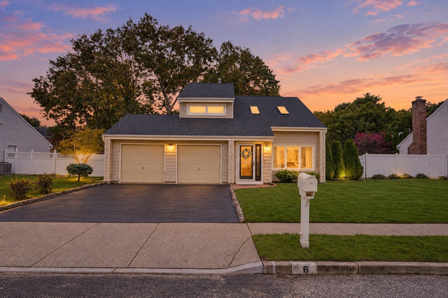 𝙉𝙚𝙬 𝙡𝙞𝙨𝙩𝙞𝙣𝙜 𝙞𝙣 𝙃𝙤𝙬𝙚𝙡𝙡! 🏡✨

Welcome to this charming split-level home in the desirable Ramtown section of Howell! Featuring spacious living areas, vaulted ceilings, an updated kitchen, and recent upgrades, this home has so much to o