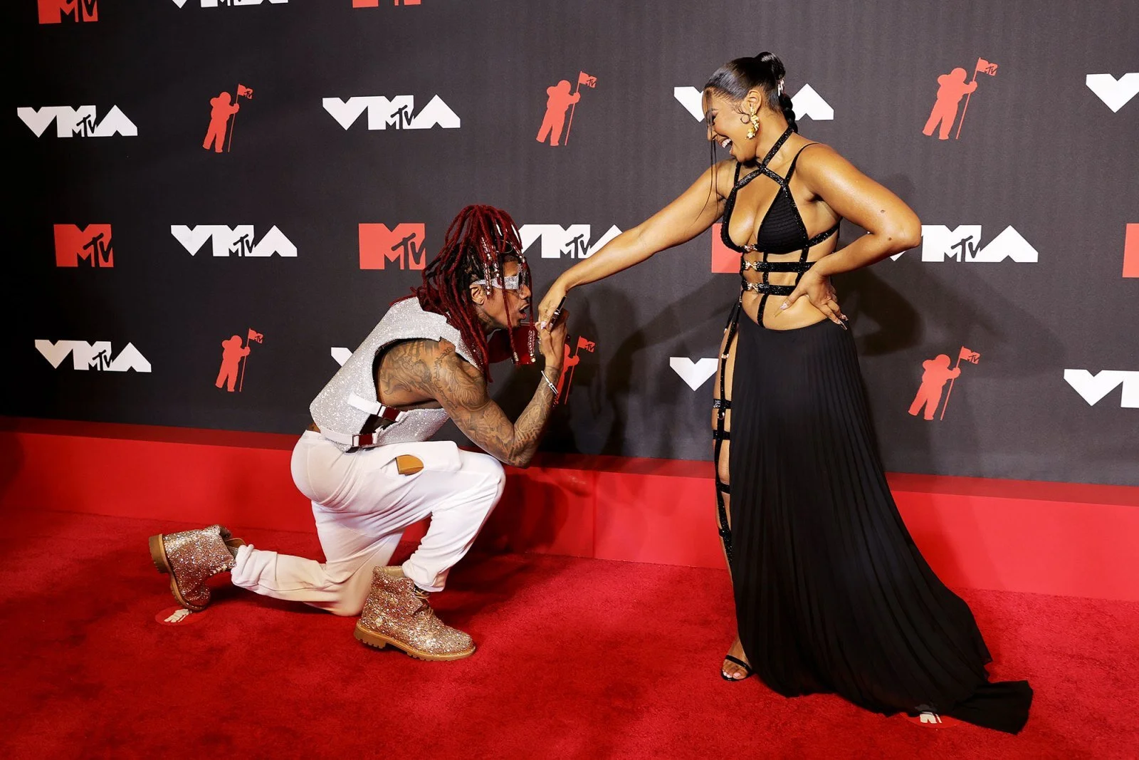 Nick-Cannon-Jokingly-Proposes-Ashanti-2021-VMAs-0001.jpeg