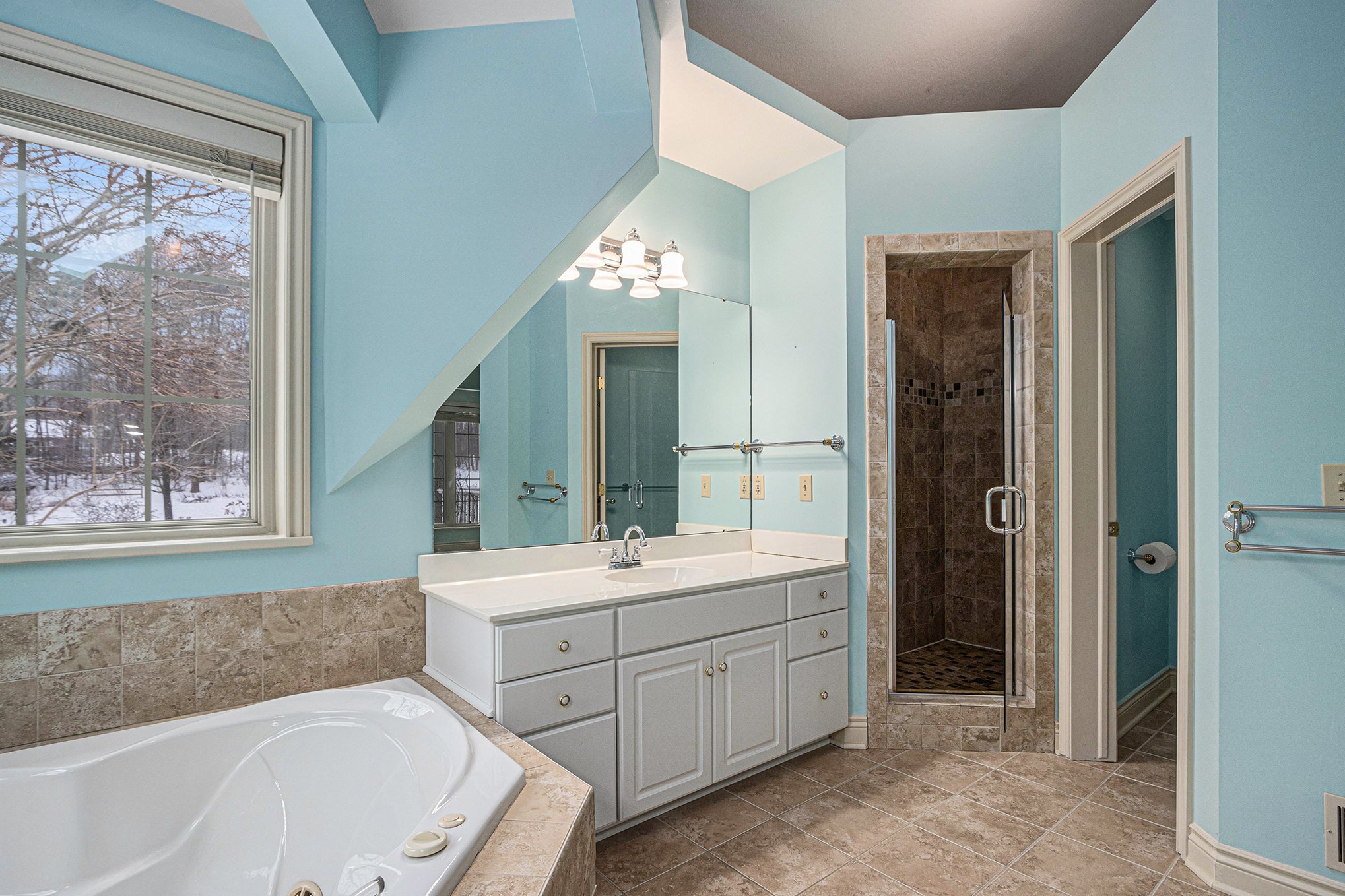 020-8220-glenwynd-dr-kalamazoo-mi-49009.jpg
