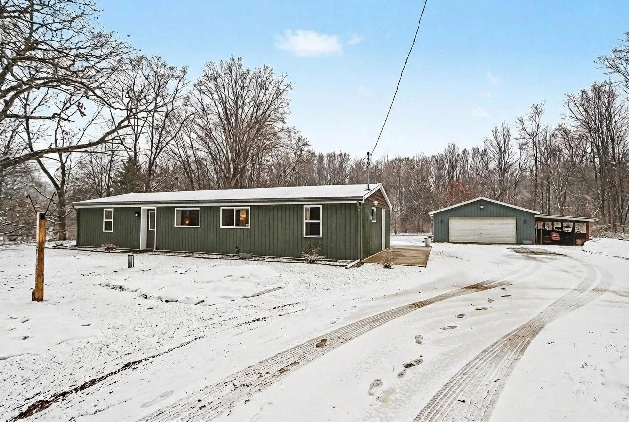 10 acre ranch home for sale in Oshtemo Township Kalamazoo MI with 24x40 pole barn and wooded privacy