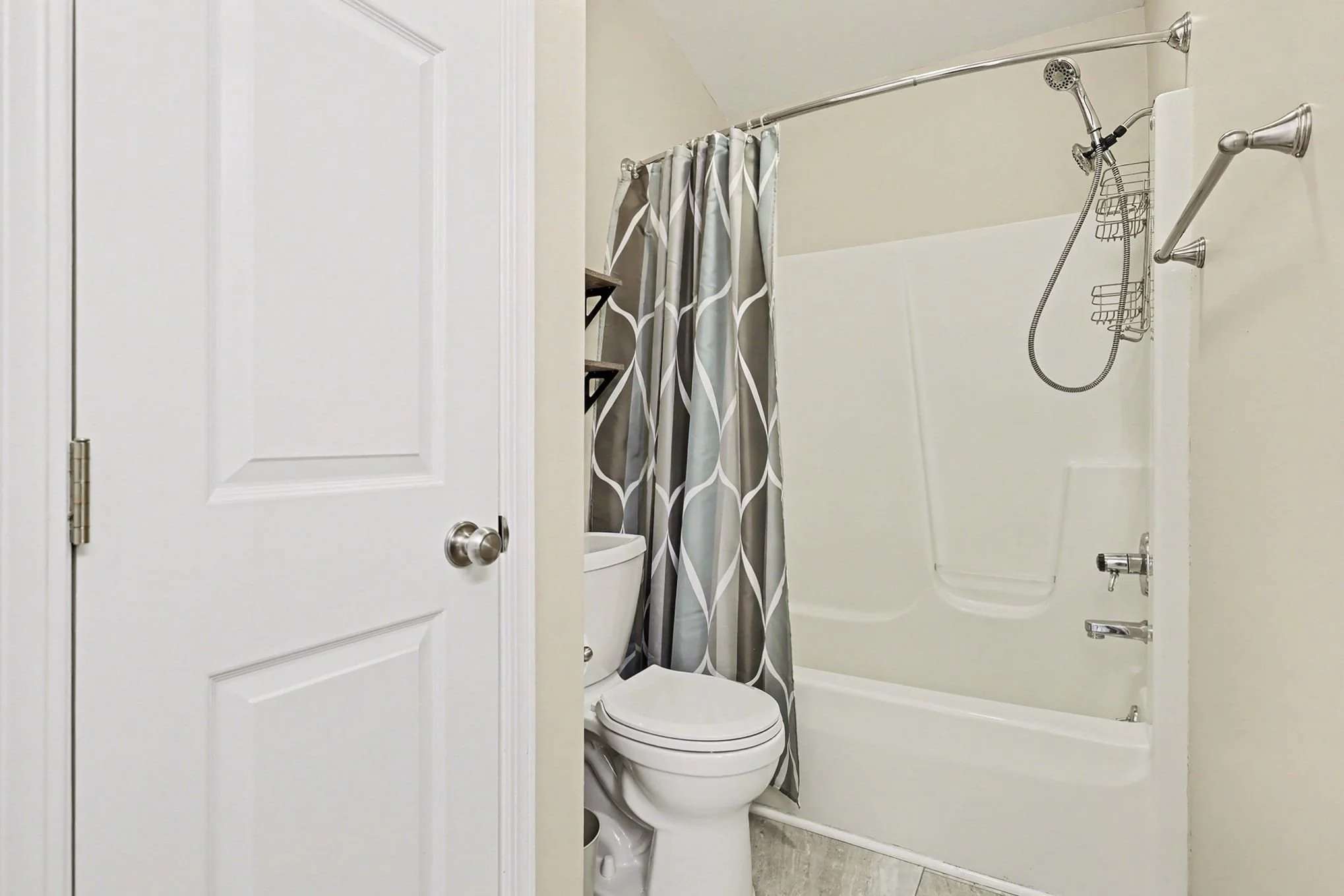 17-4606-country-hill-dr-se-kentwood-mi-49512.jpg